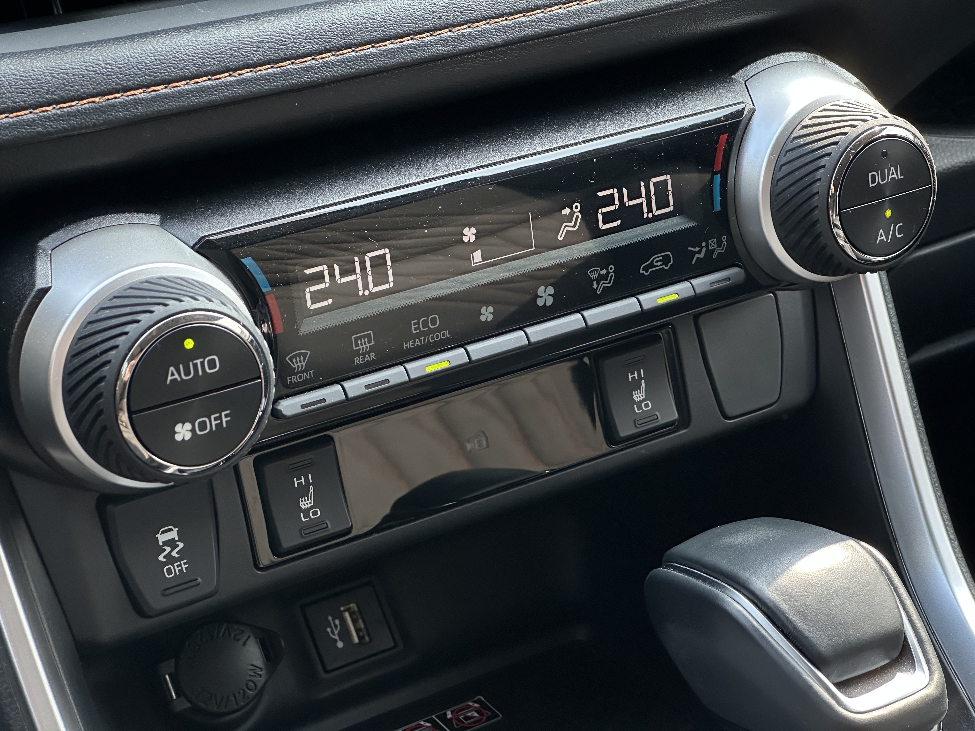 Toyota RAV4 2024 car image #16