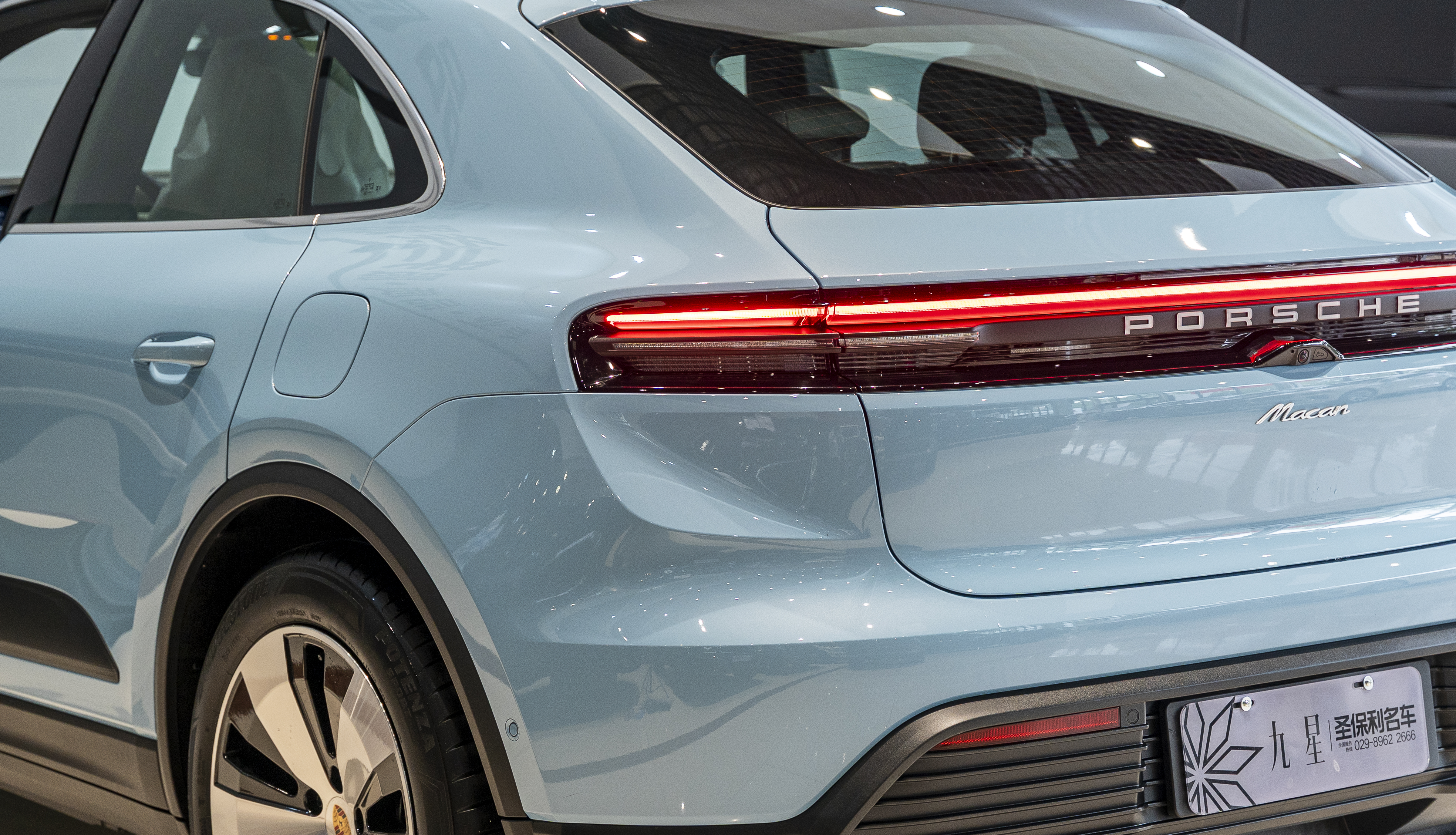 Venza 2025 car image #16