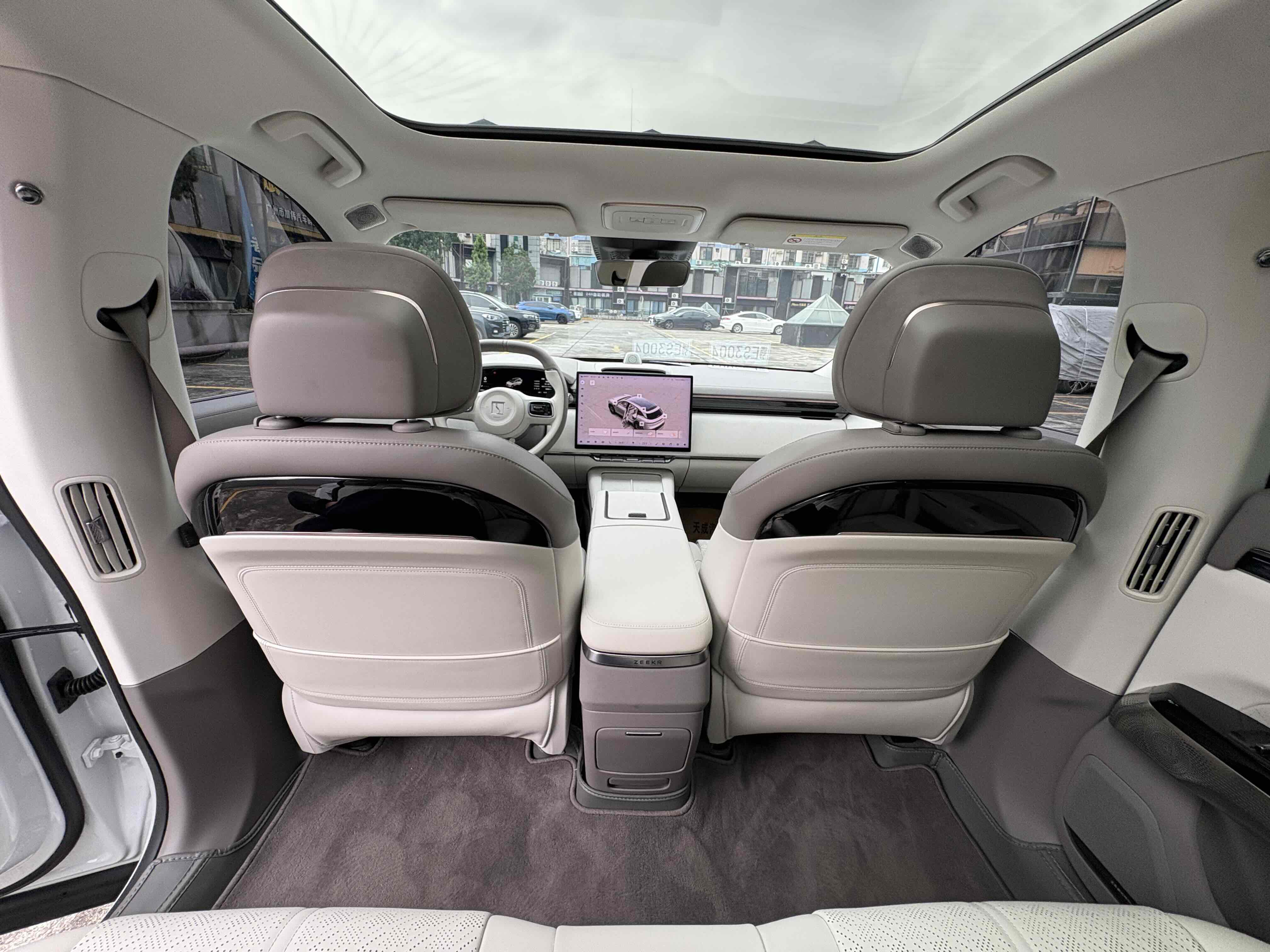 Zeekr 7X 2024 car image #16