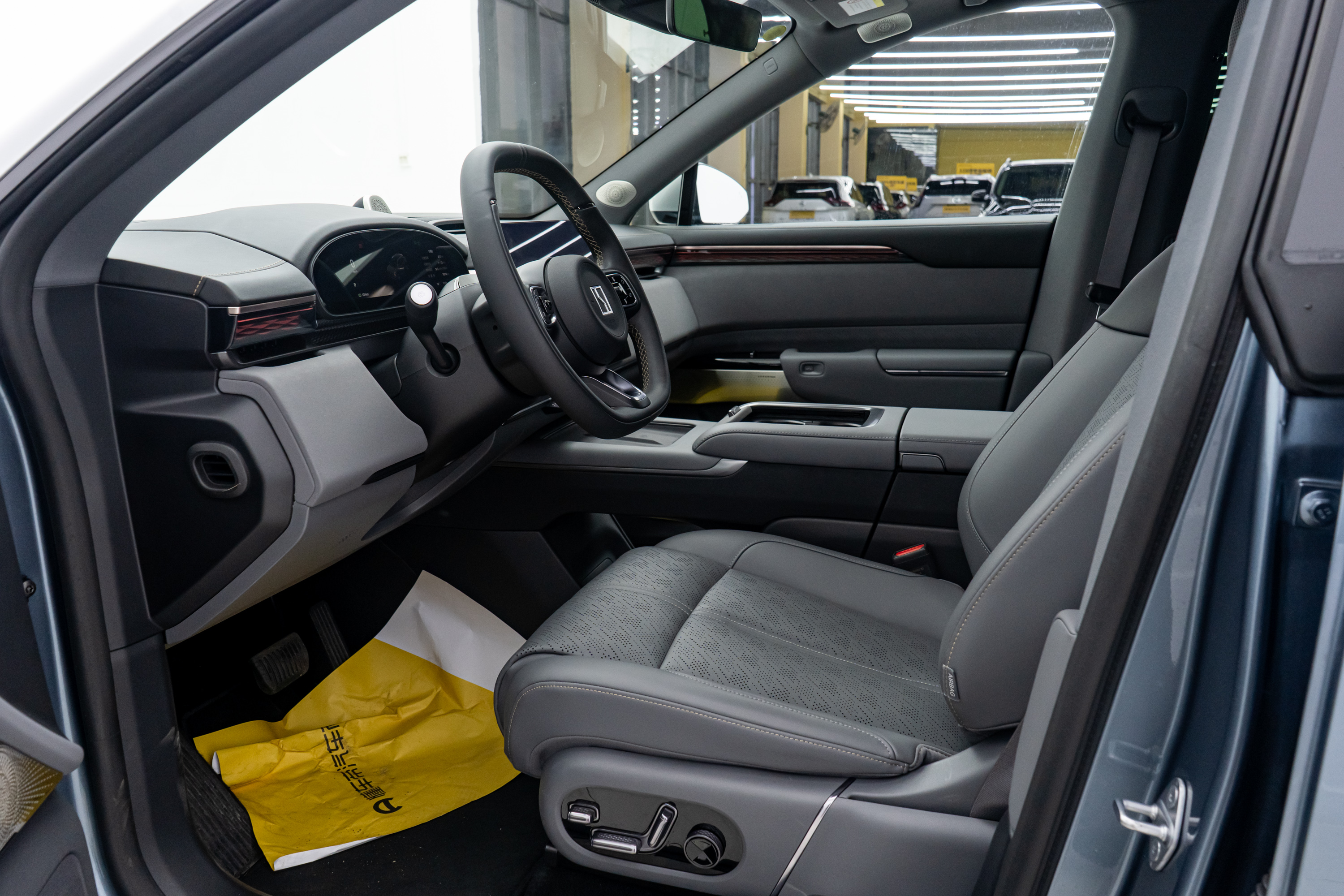 Zeekr 7X 2024 car image #16