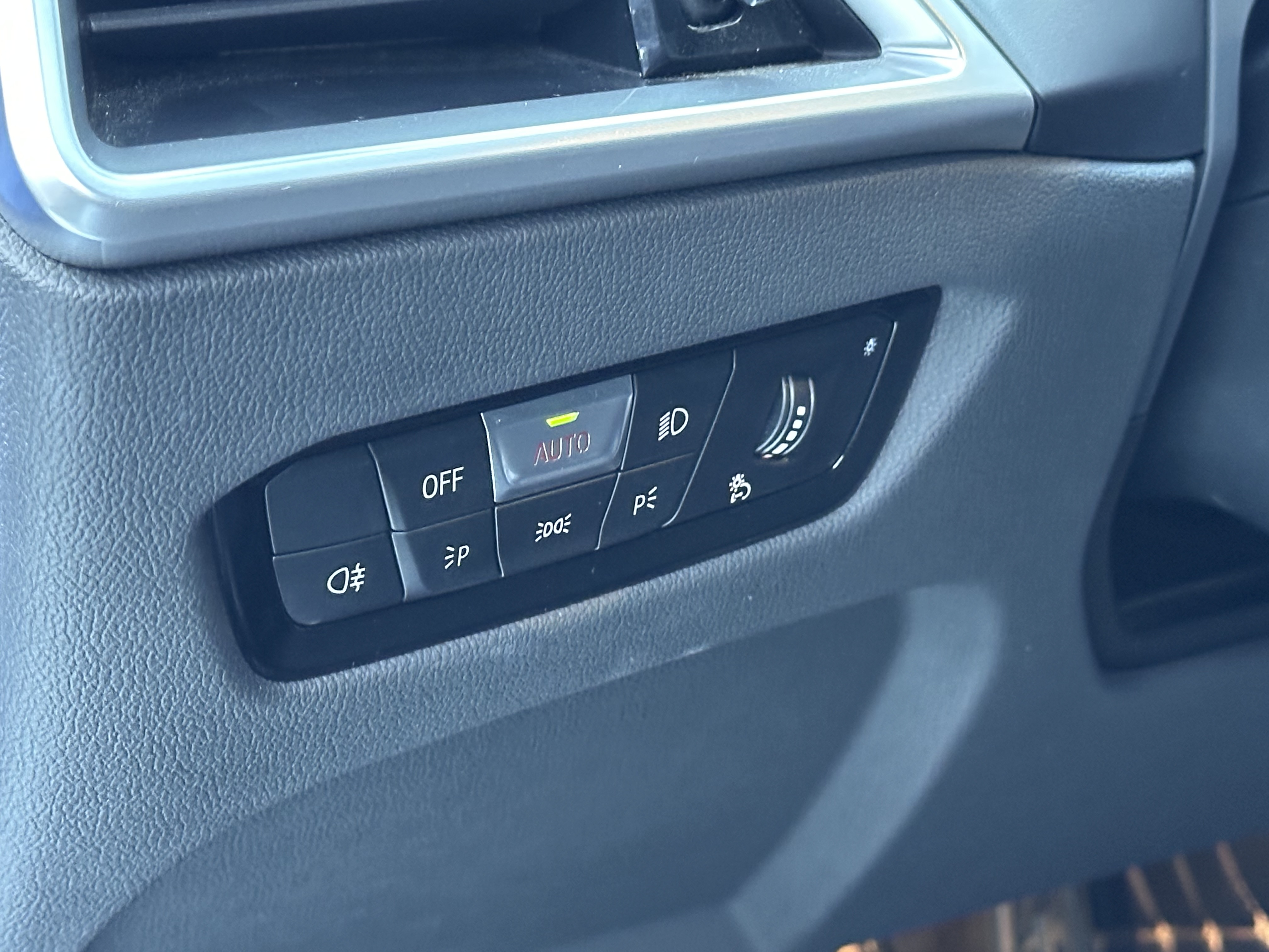 BMW M240i 2025 car image #16