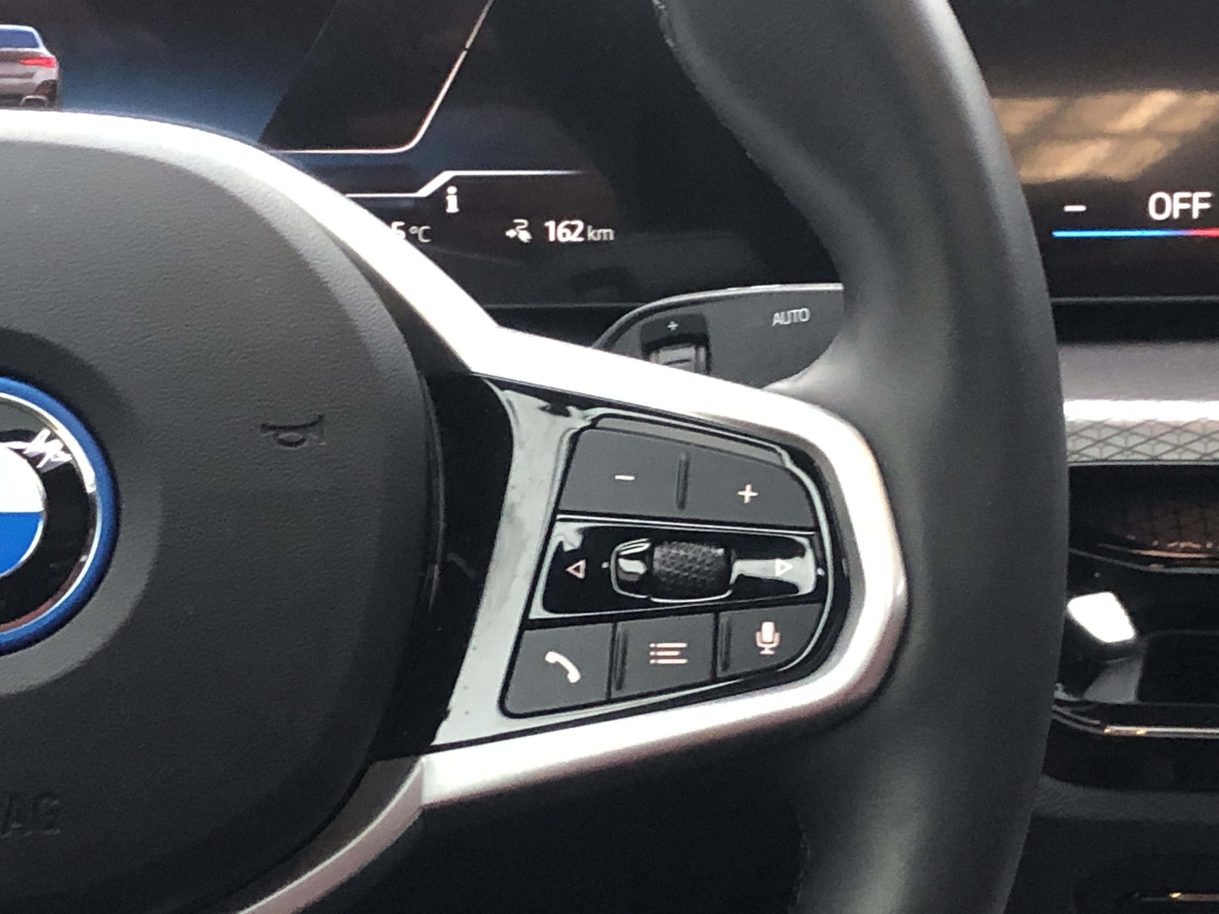 BMW i4 2025 car image #16