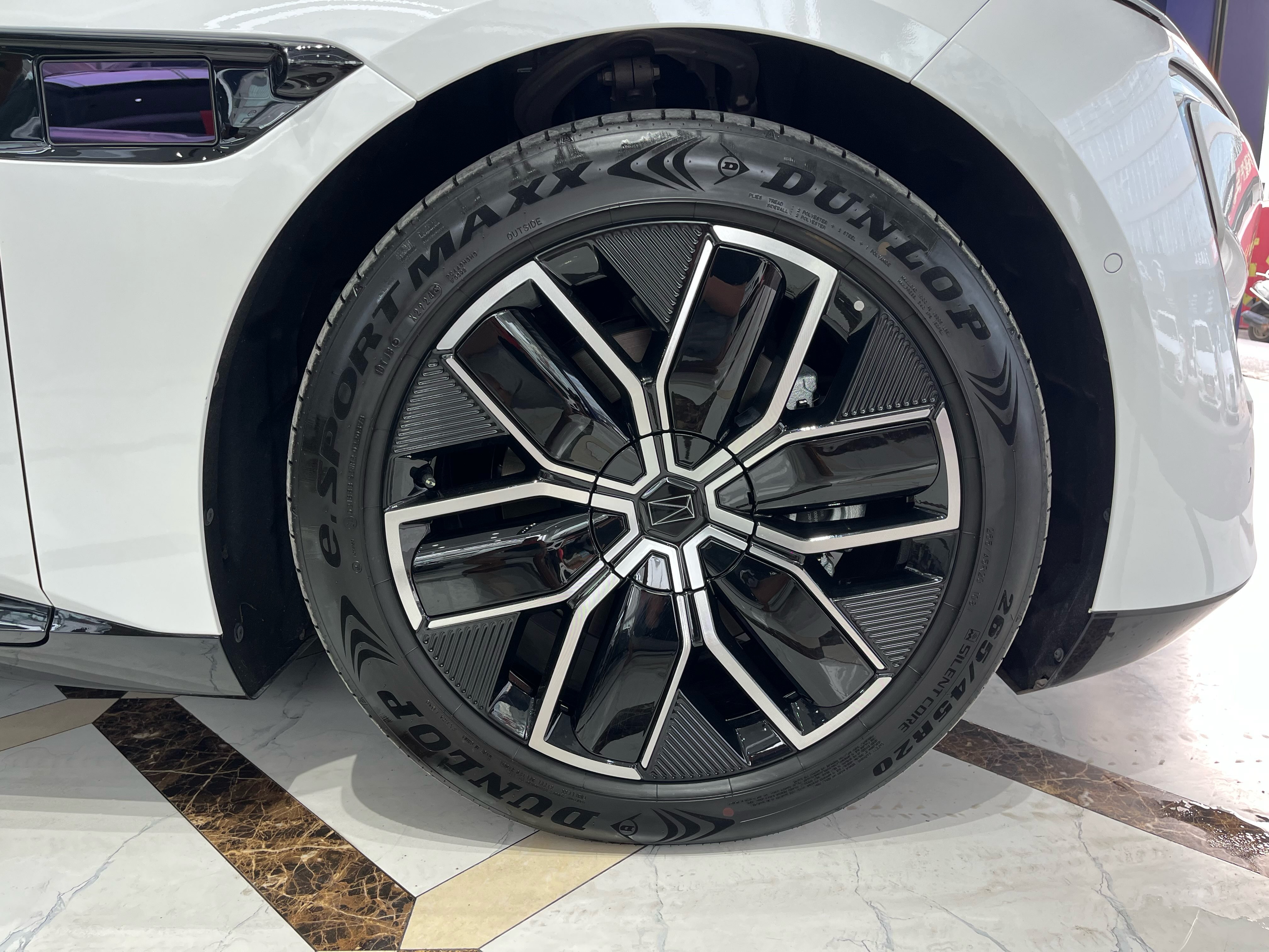 Avatr 12 2025 #16 Avatr 12 2025 car image #16