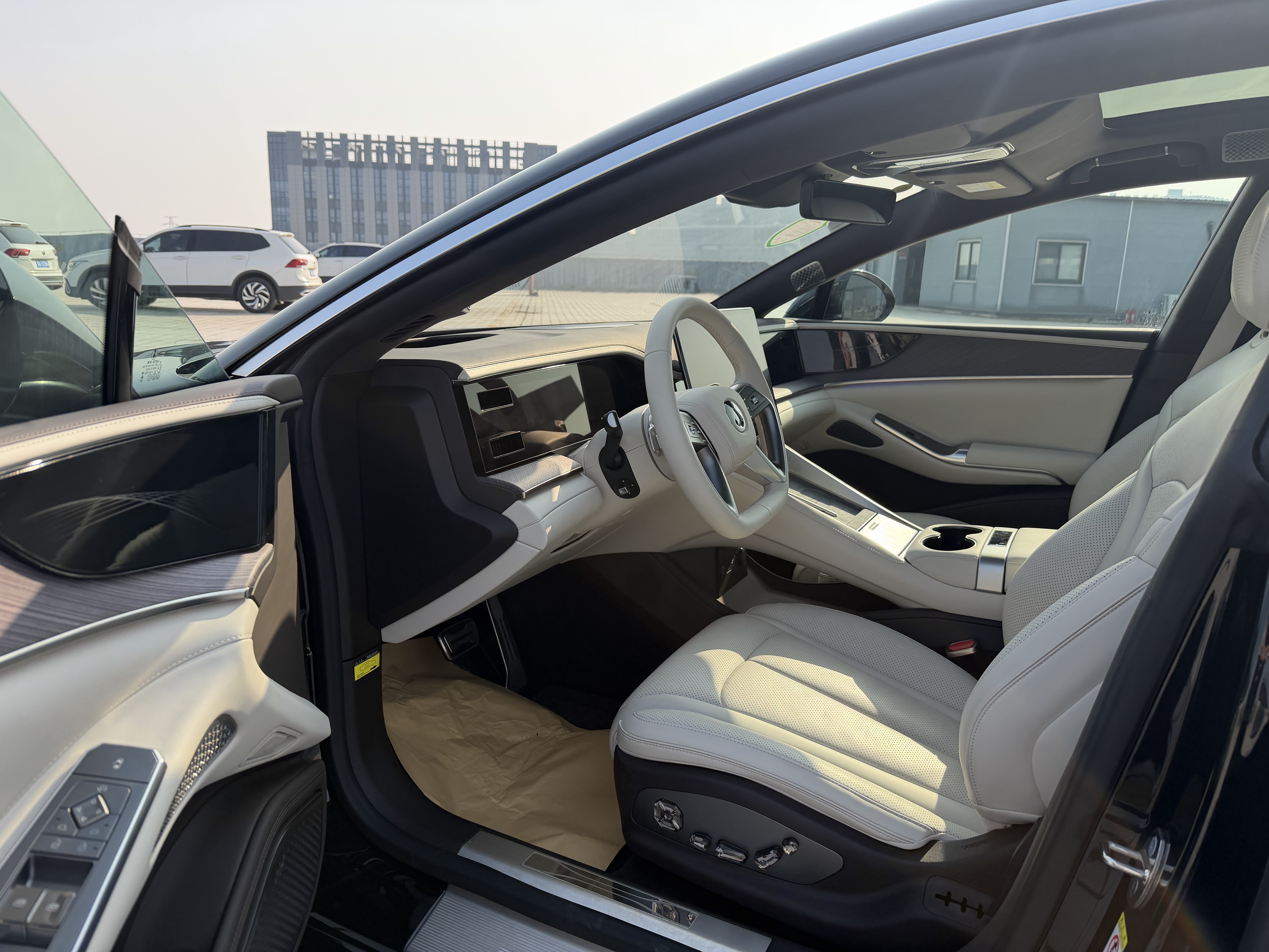 Denza Z9 2025 car image #16