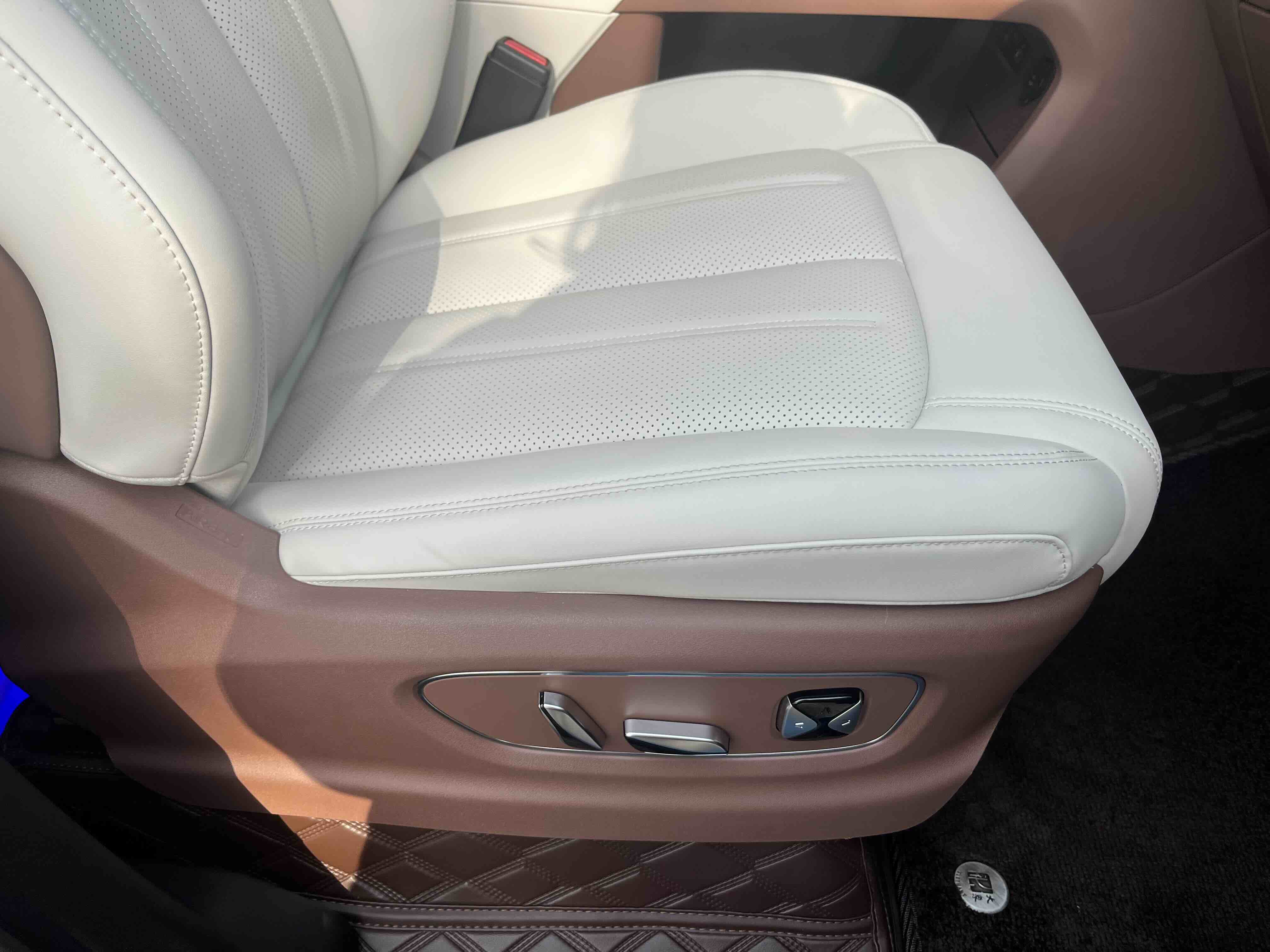 BYD Xia 2025 car image #16