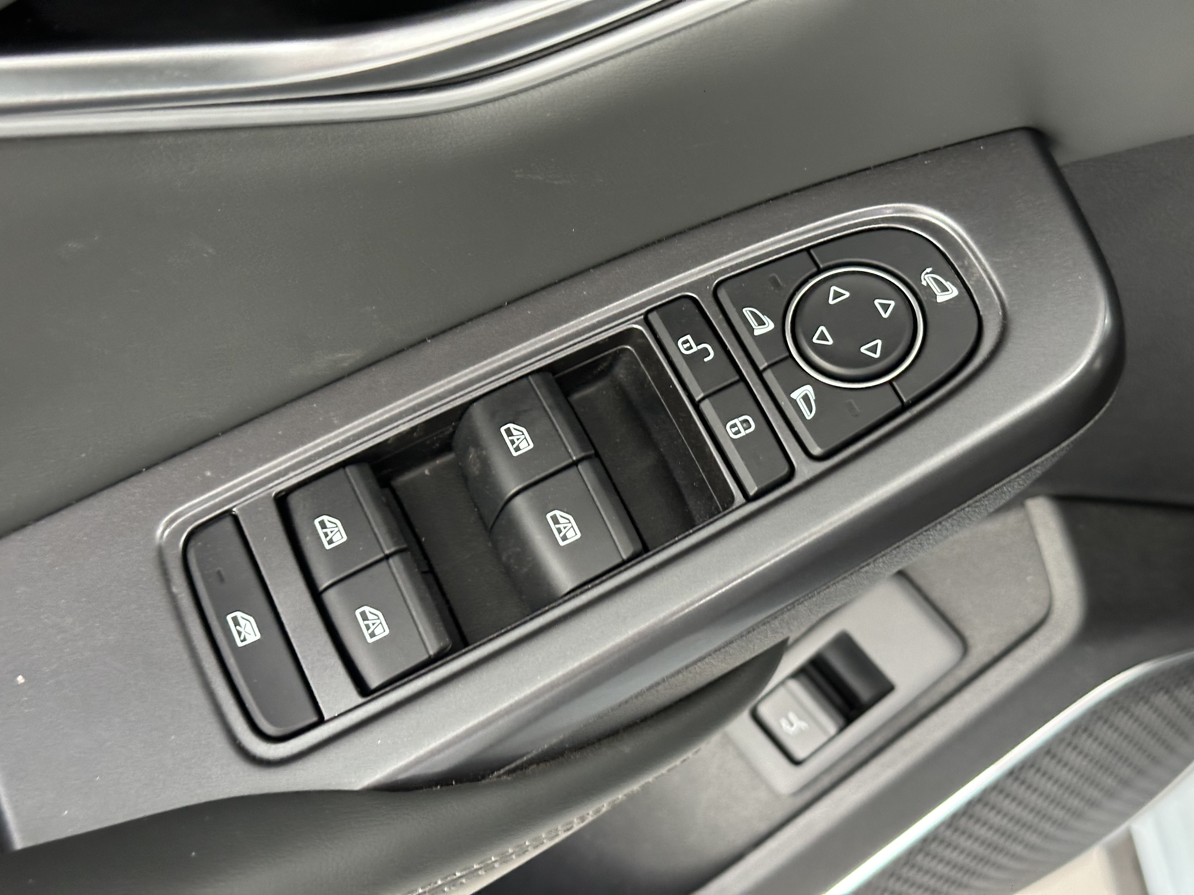 BYD SongL DM-i 2025 #16 BYD SongL DM-i 2025 car image #16