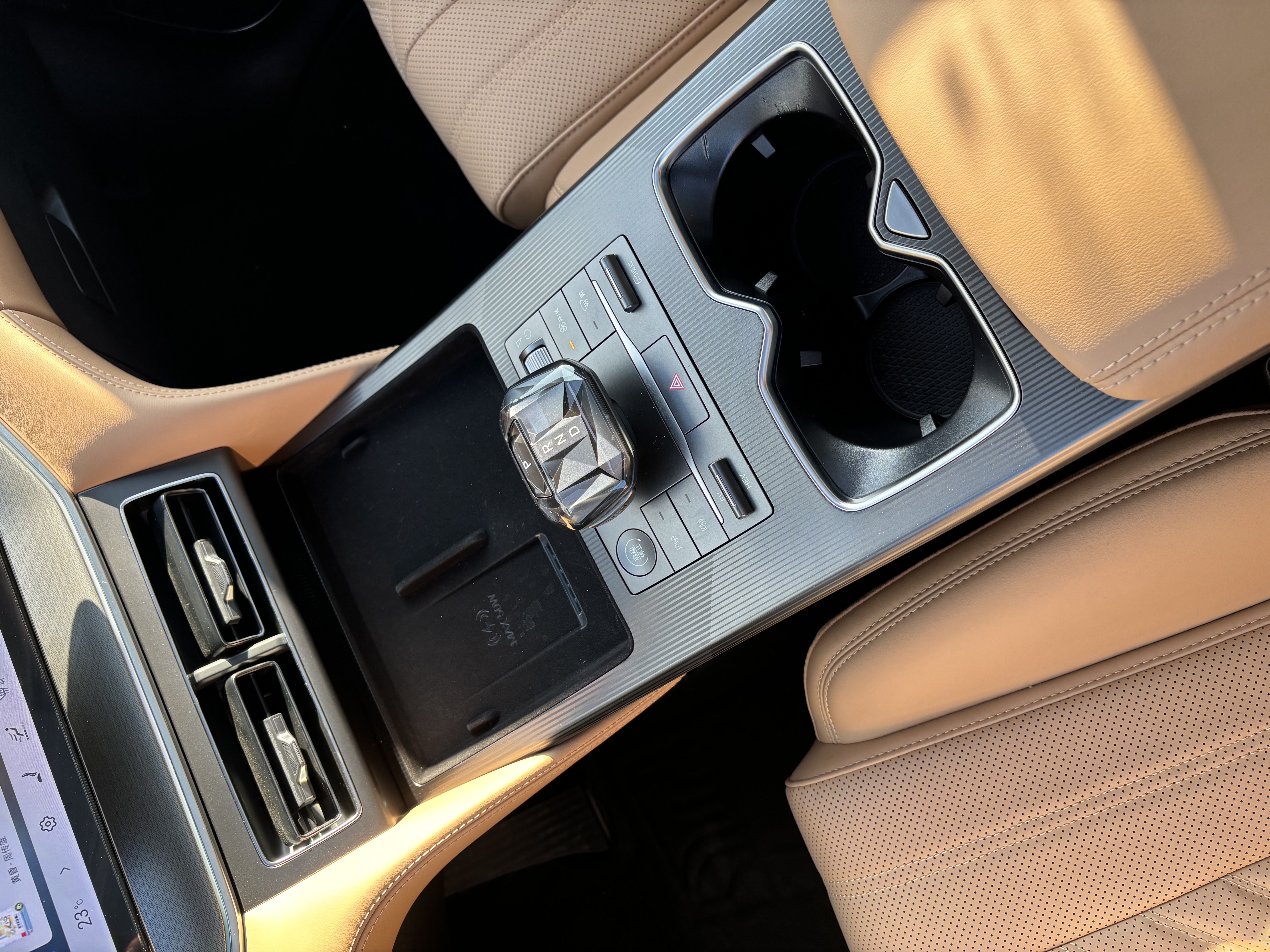 BYD SongL DM-i 2025 car image #16