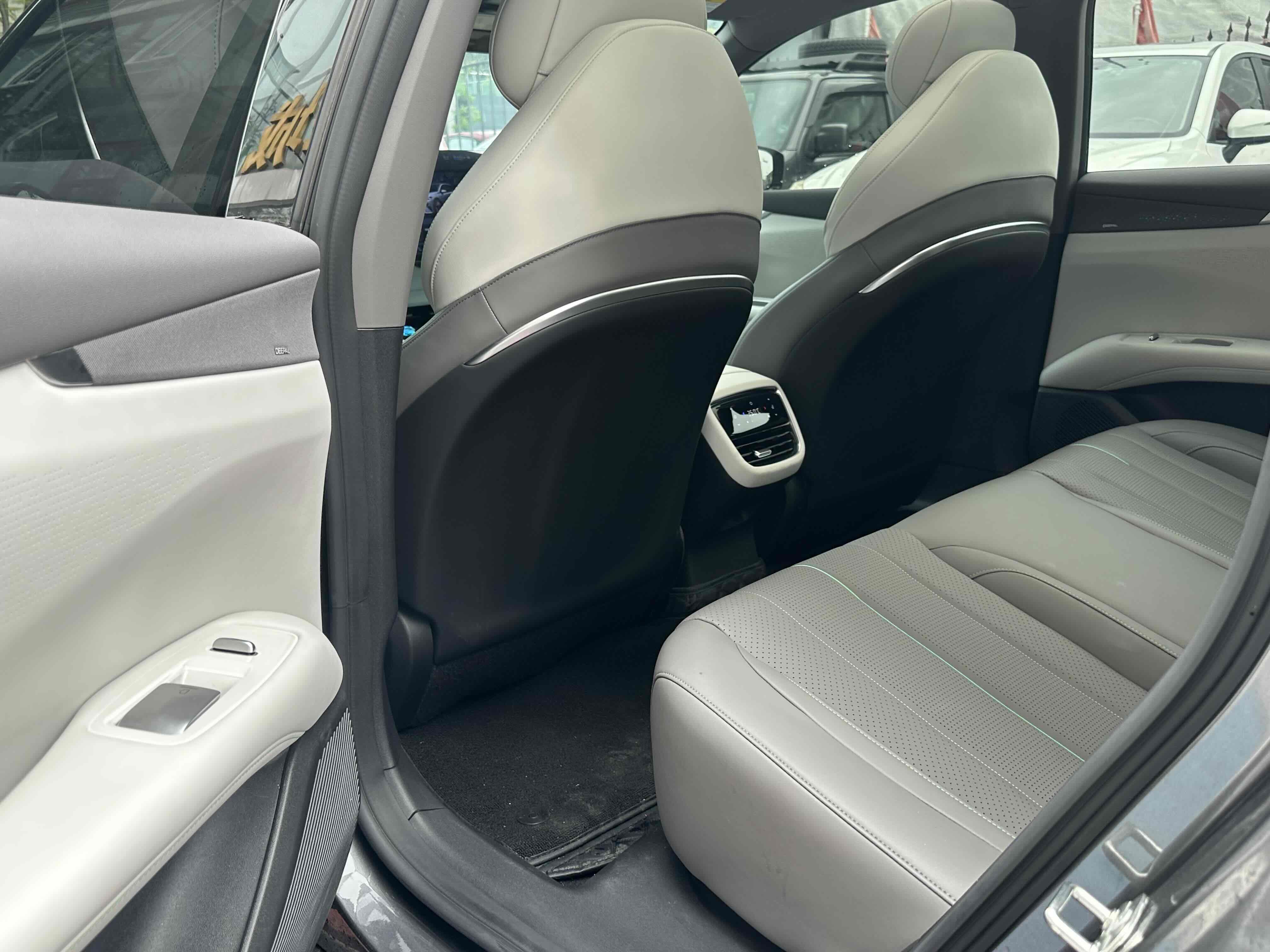 Deepal L07 2025 car image #16