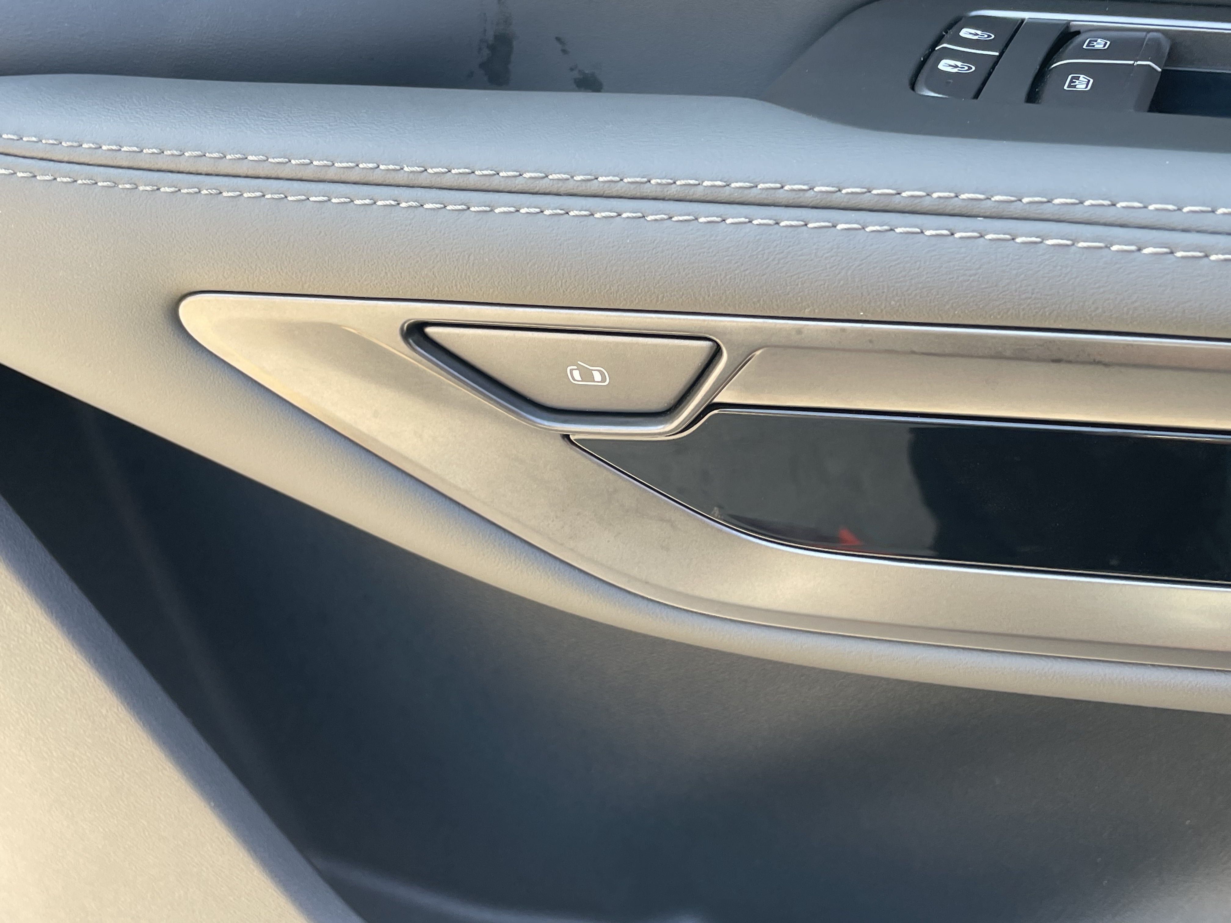 BYD SongL EV 2025 #16 BYD SongL EV 2025 car image #16