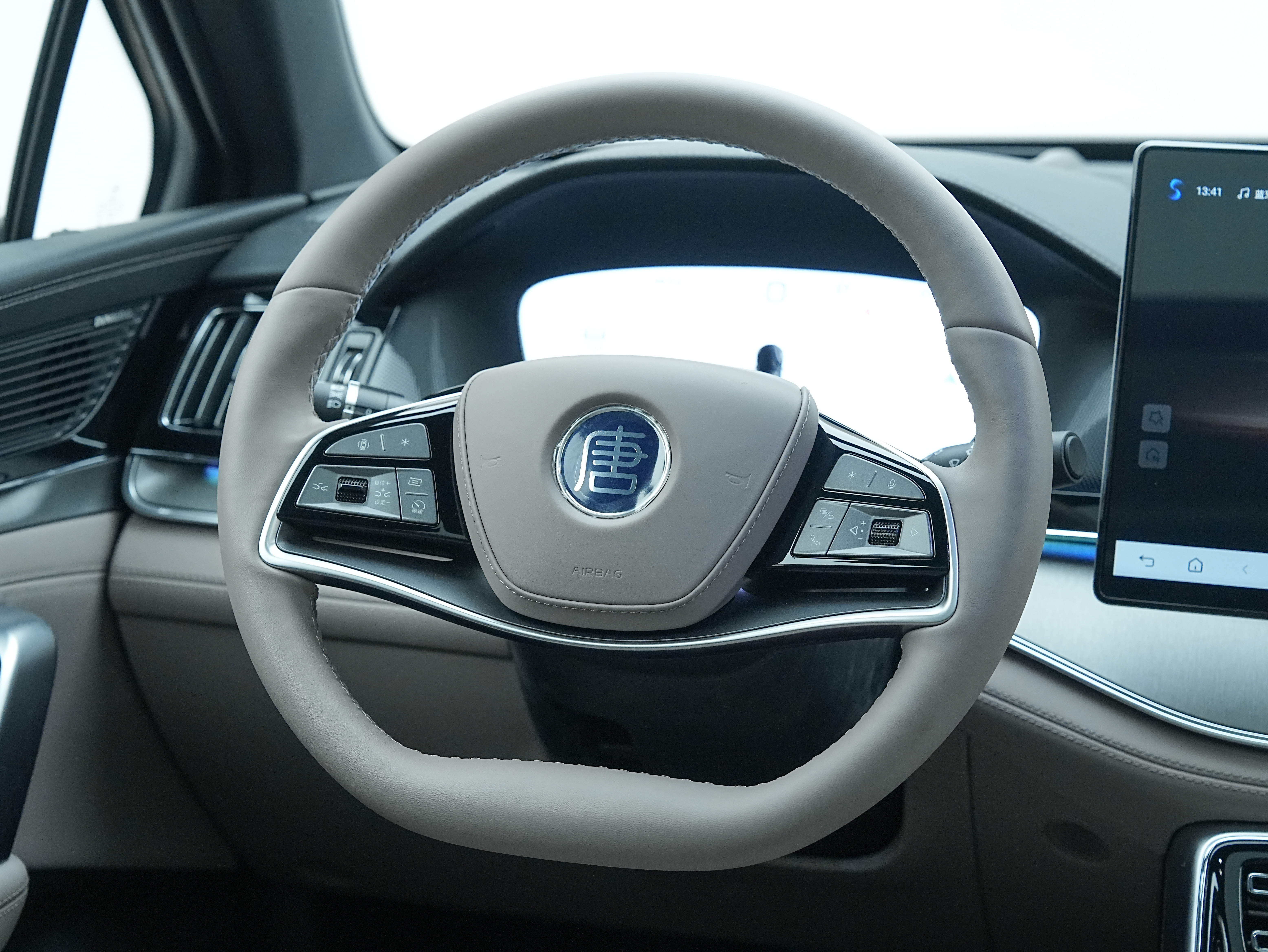 BYD Tang New Energy 2025 car image #16