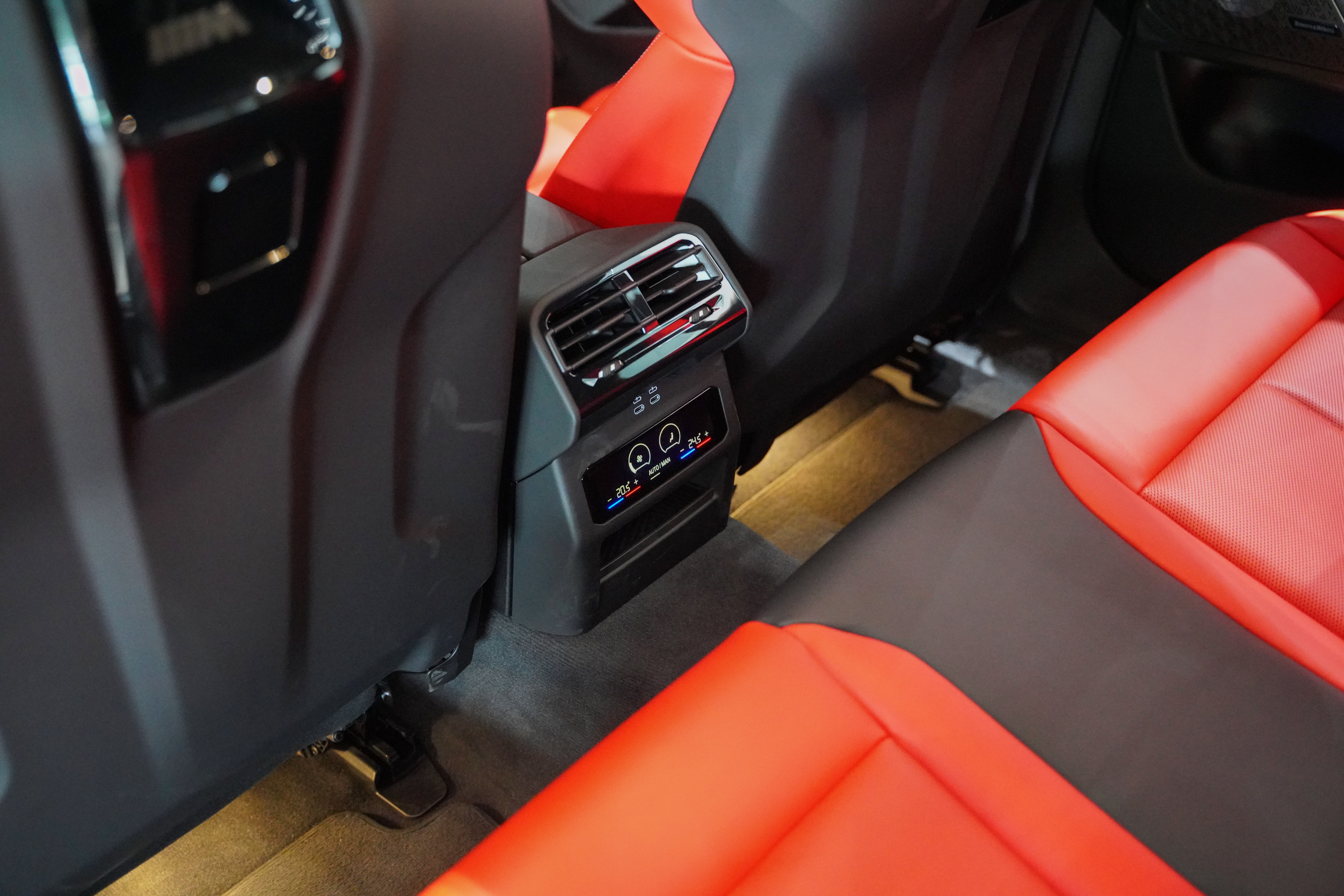 BMW M5 New Energy 2025 car image #16