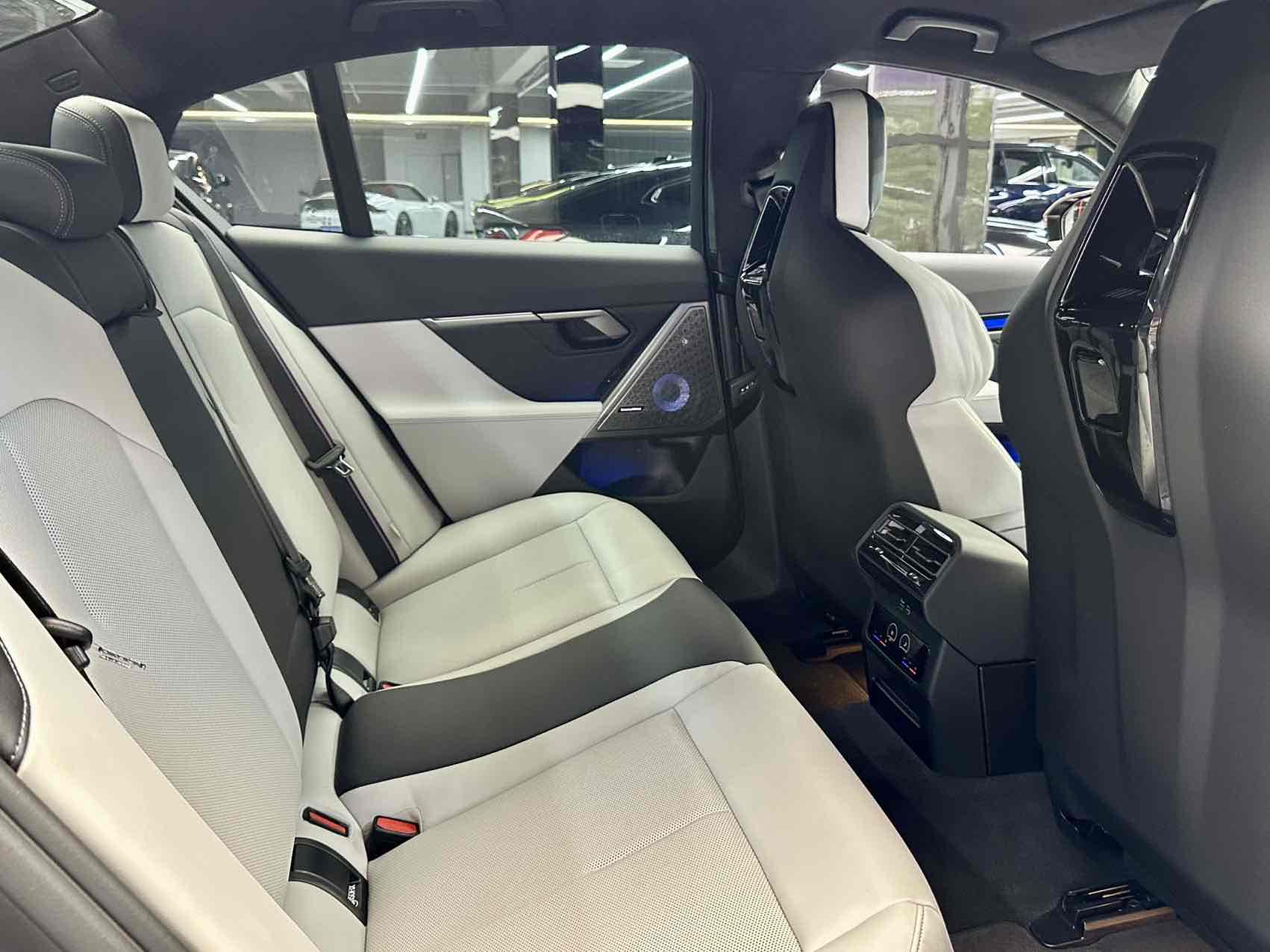 BMW M5 New Energy 2025 #16 BMW M5 New Energy 2025 car image #16