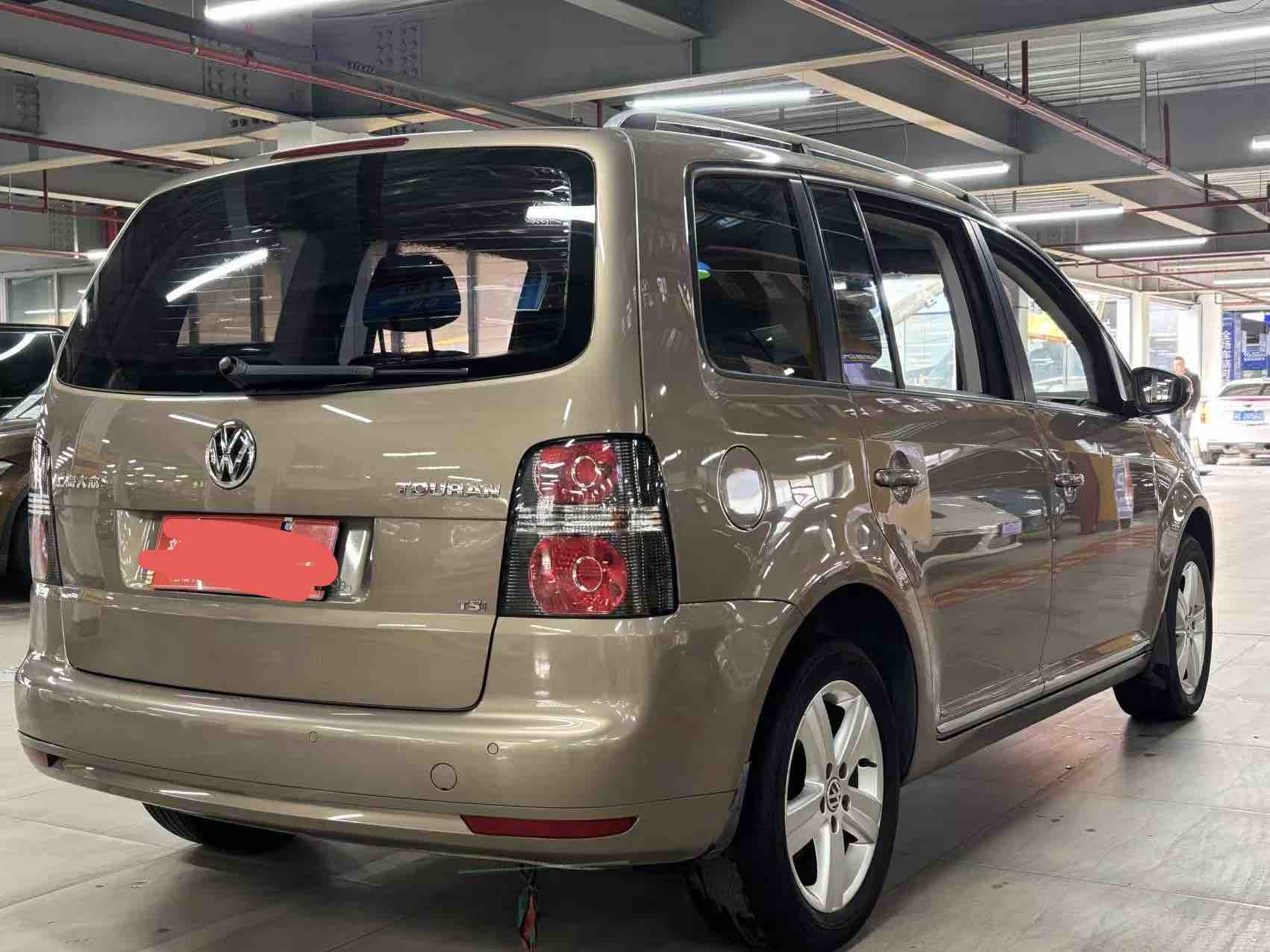 Volkswagen Touran 2016 car image #16