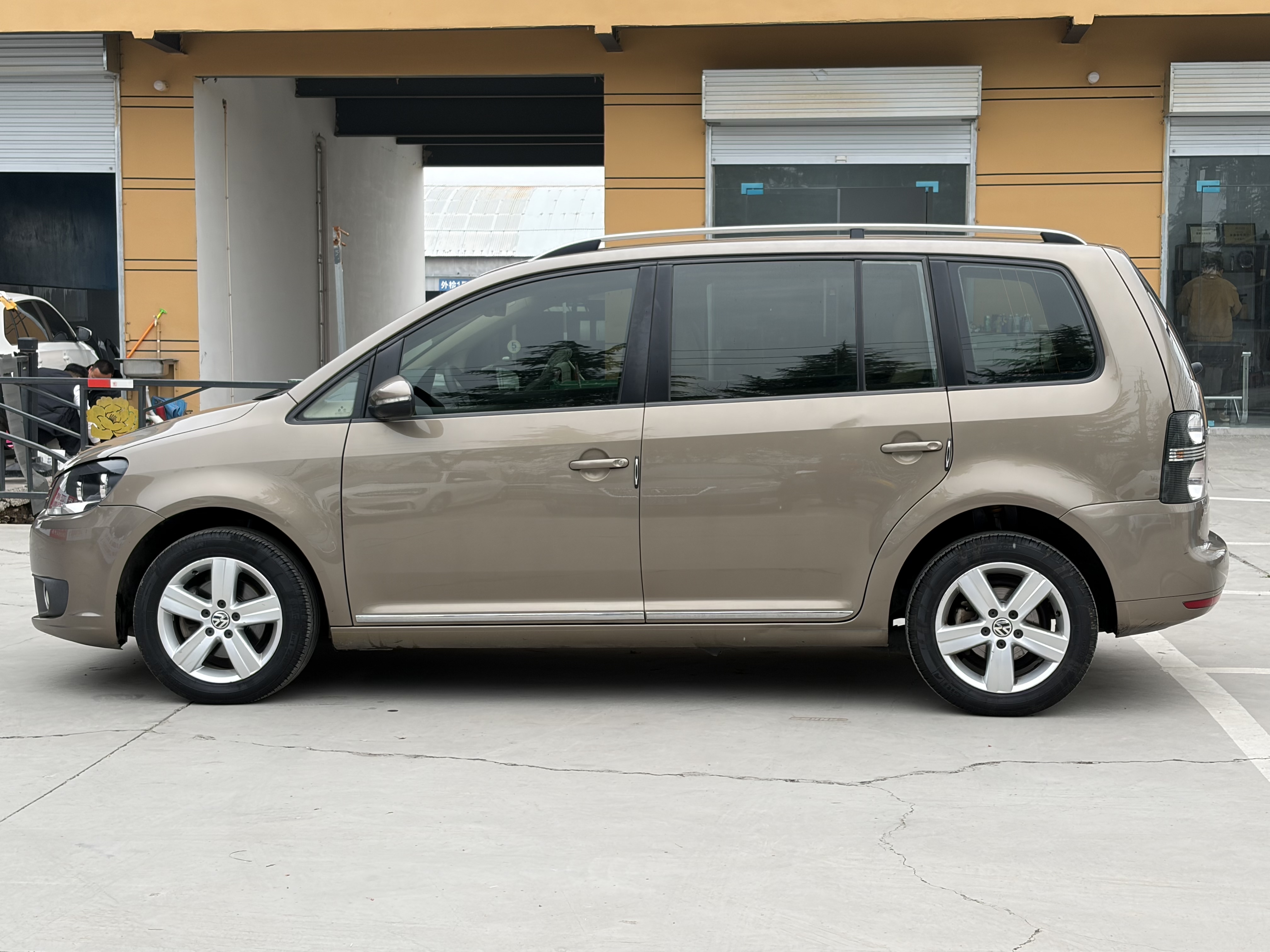 Volkswagen Touran 2015 immagine di auto #16