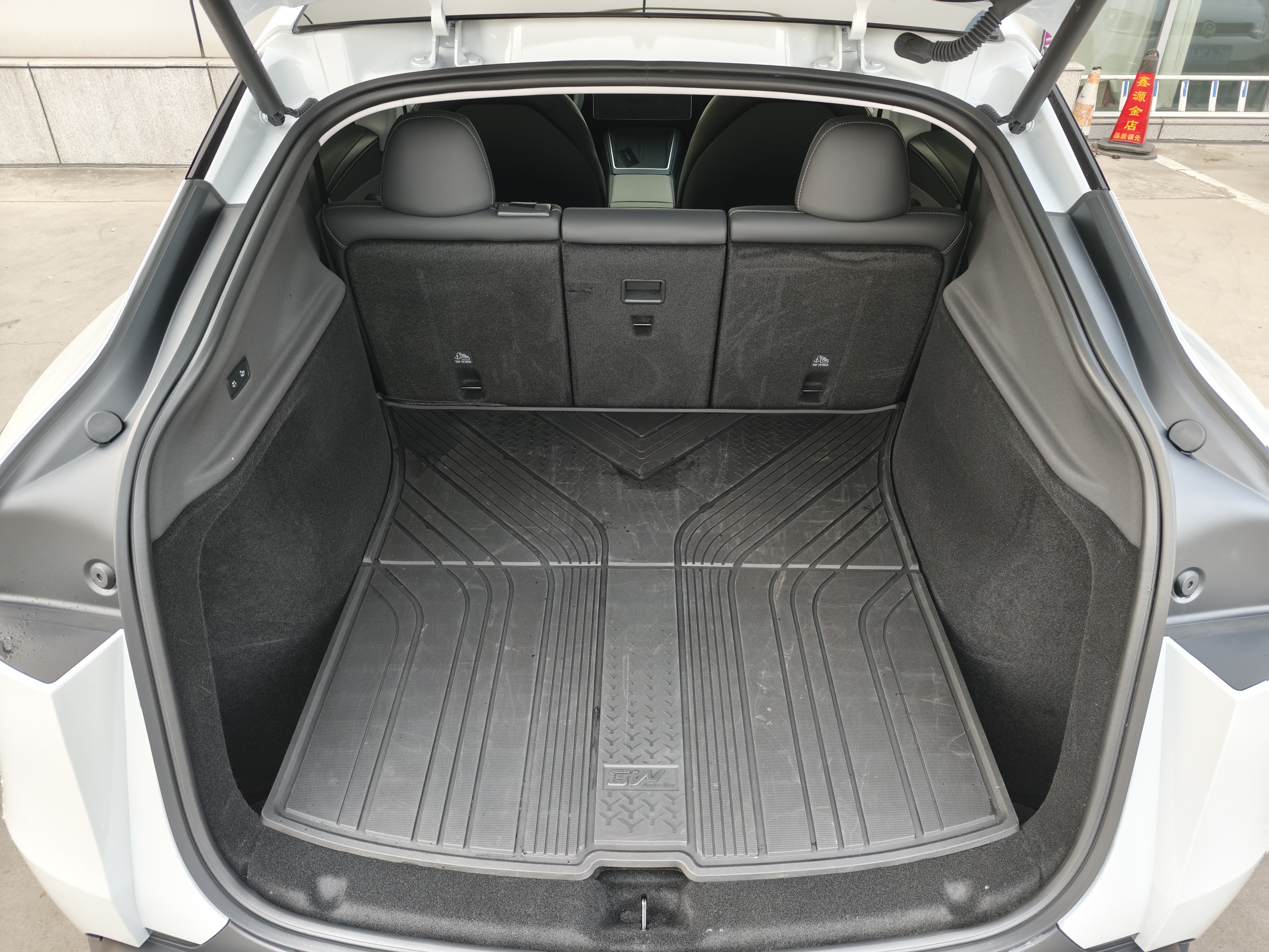 Tesla Model Y 2025 #16 Tesla Model Y 2025 car image #16