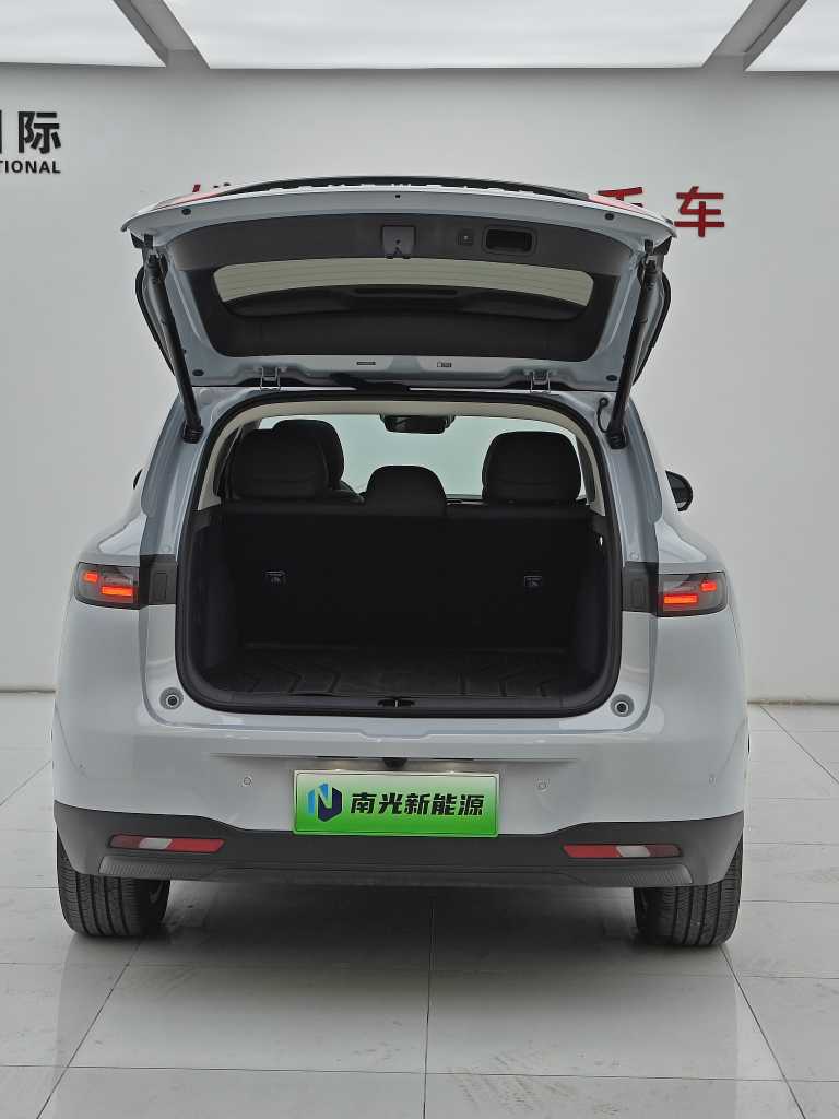 零跑汽车 零跑B10 2025 汽车图片 #16