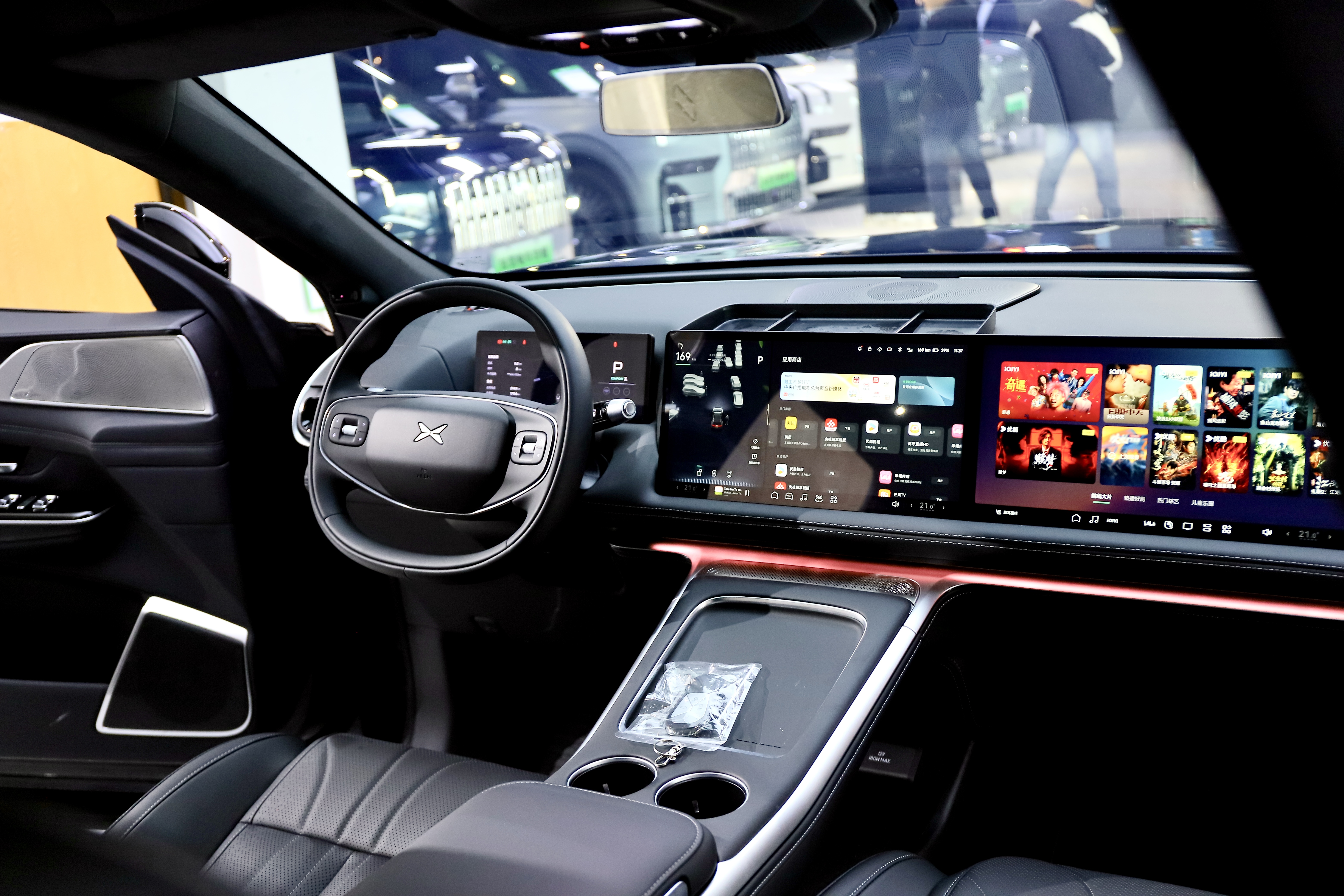 Xpeng G9 2025 immagine di auto #16