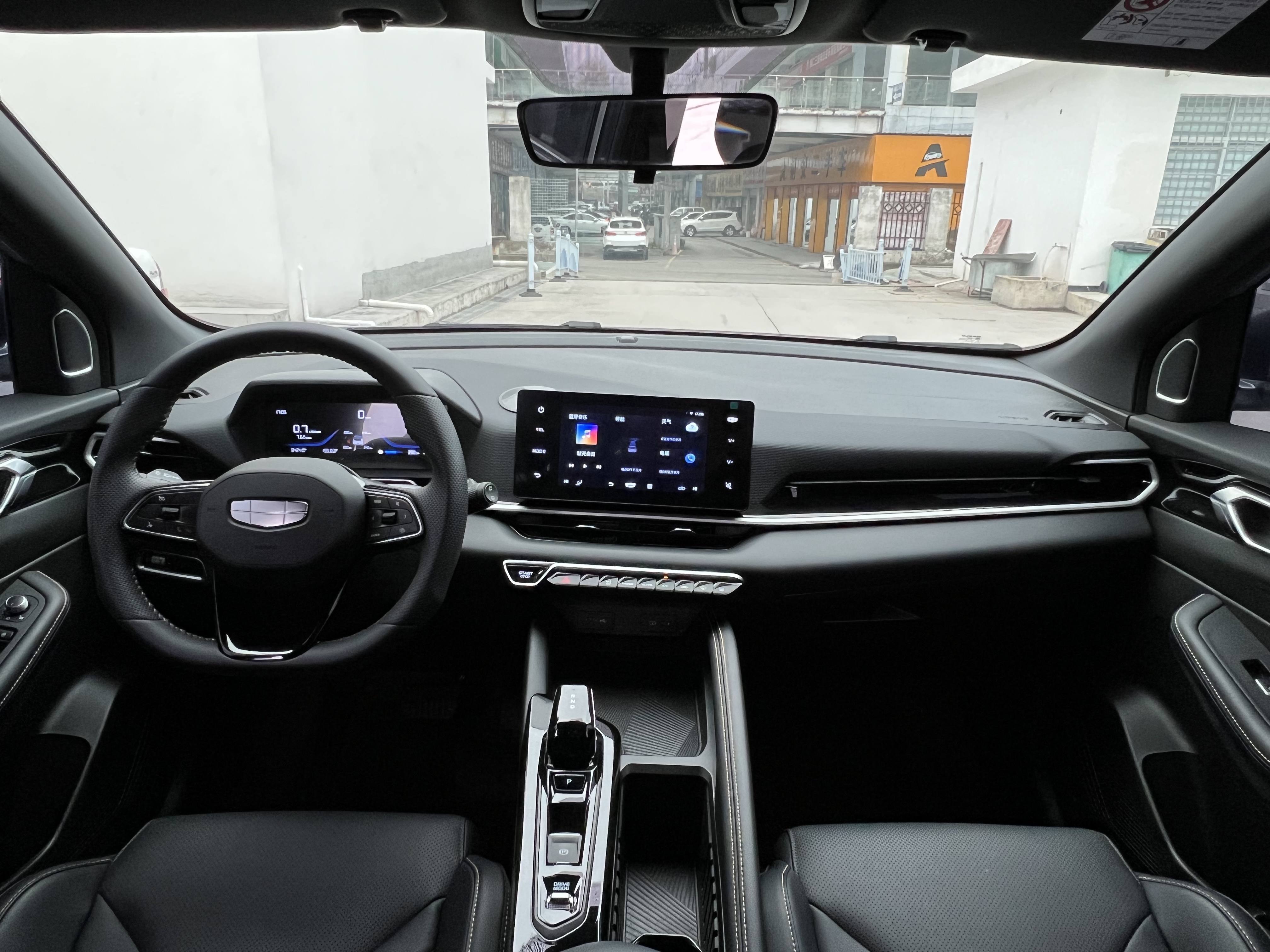GEELY Coolray 2025 #16 GEELY Coolray 2025 car image #16