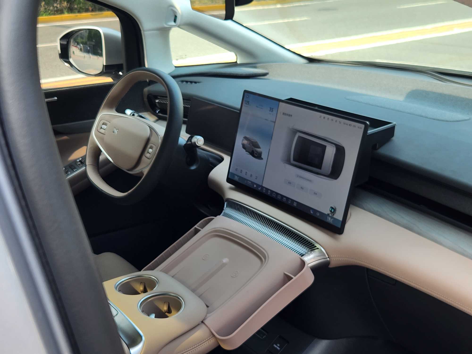 Xpeng X9 2025 imagem de carro #16