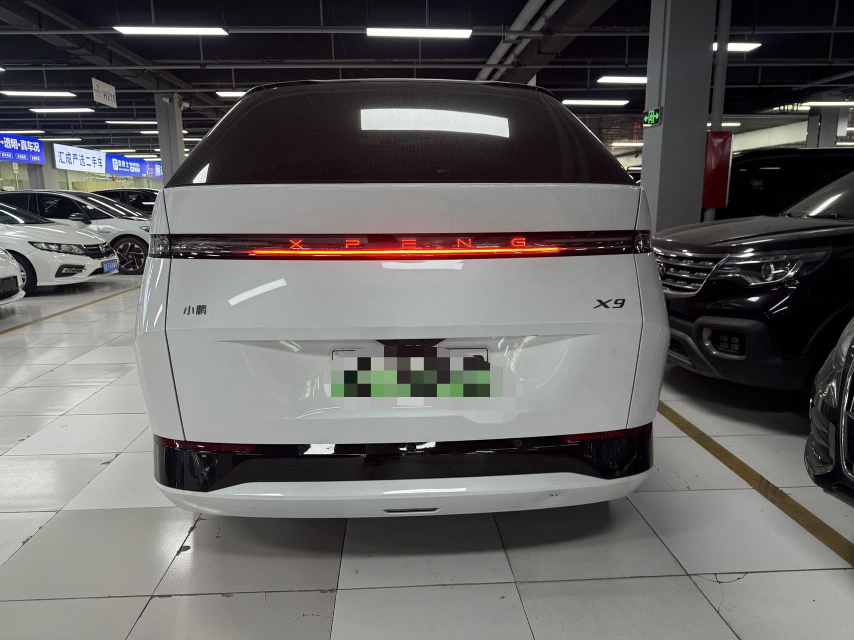 Xpeng X9 2025 immagine di auto #16