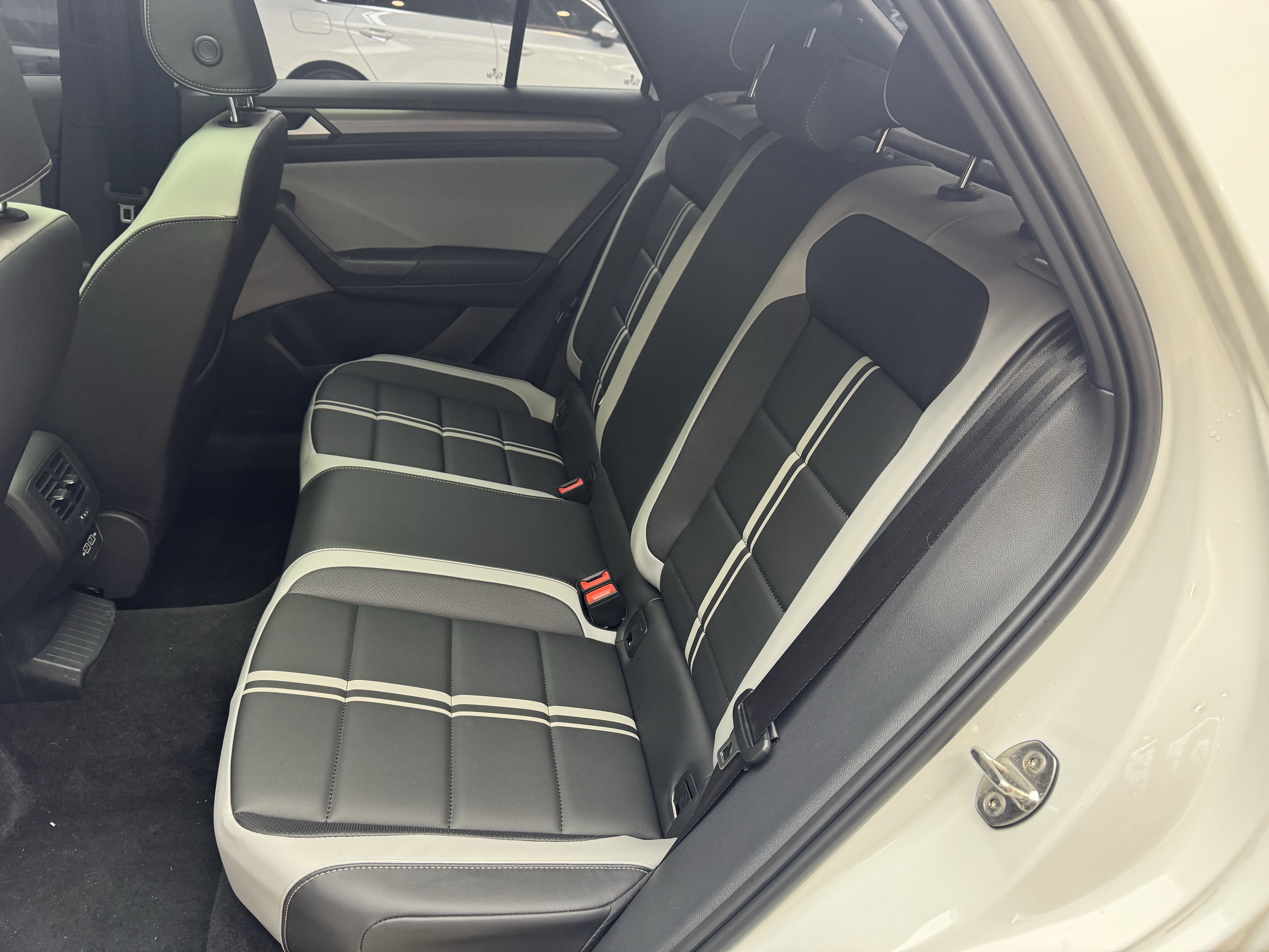 T-Roc 2025 car image #16