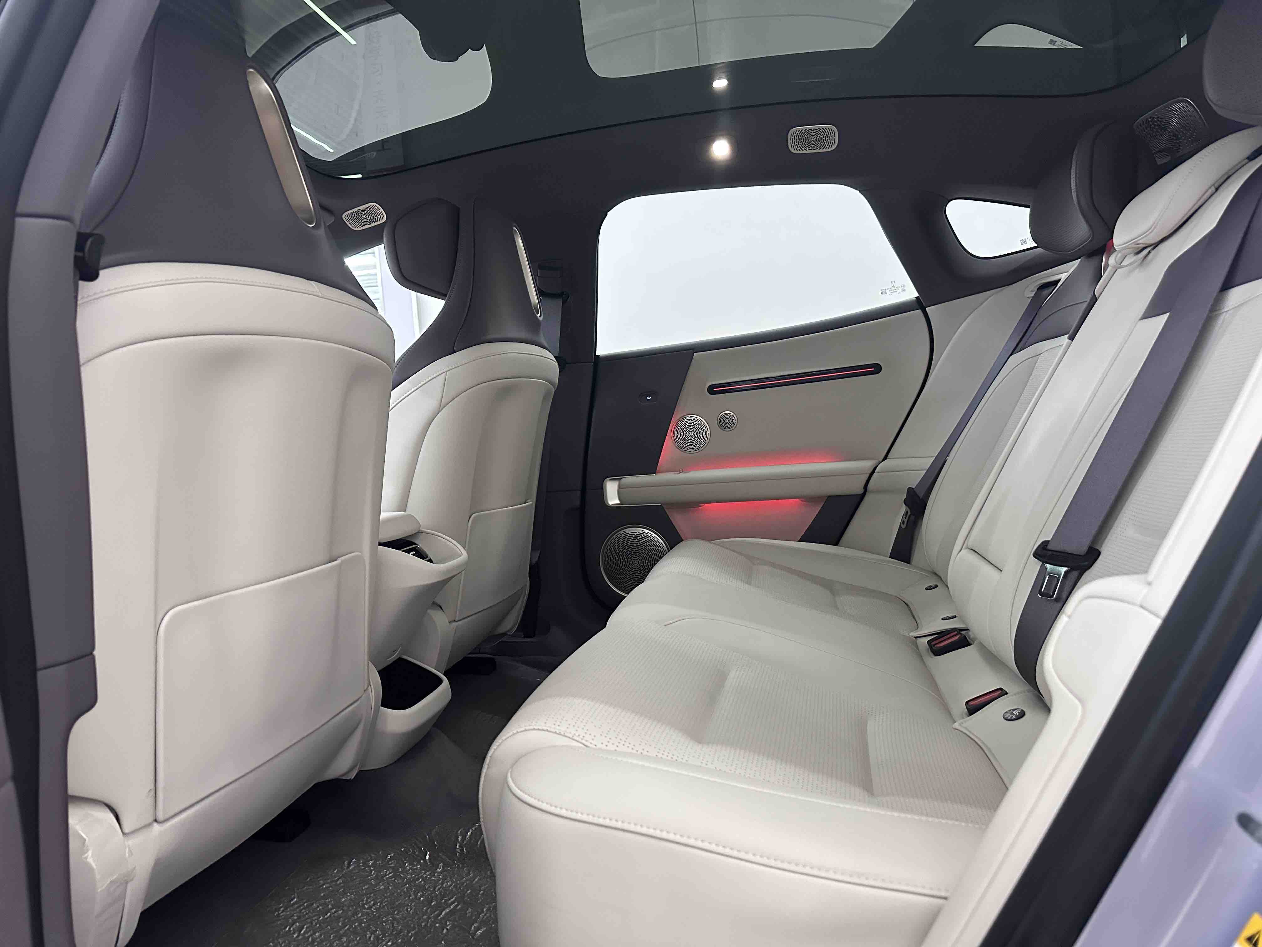 Avatr 06 2025 car image #16