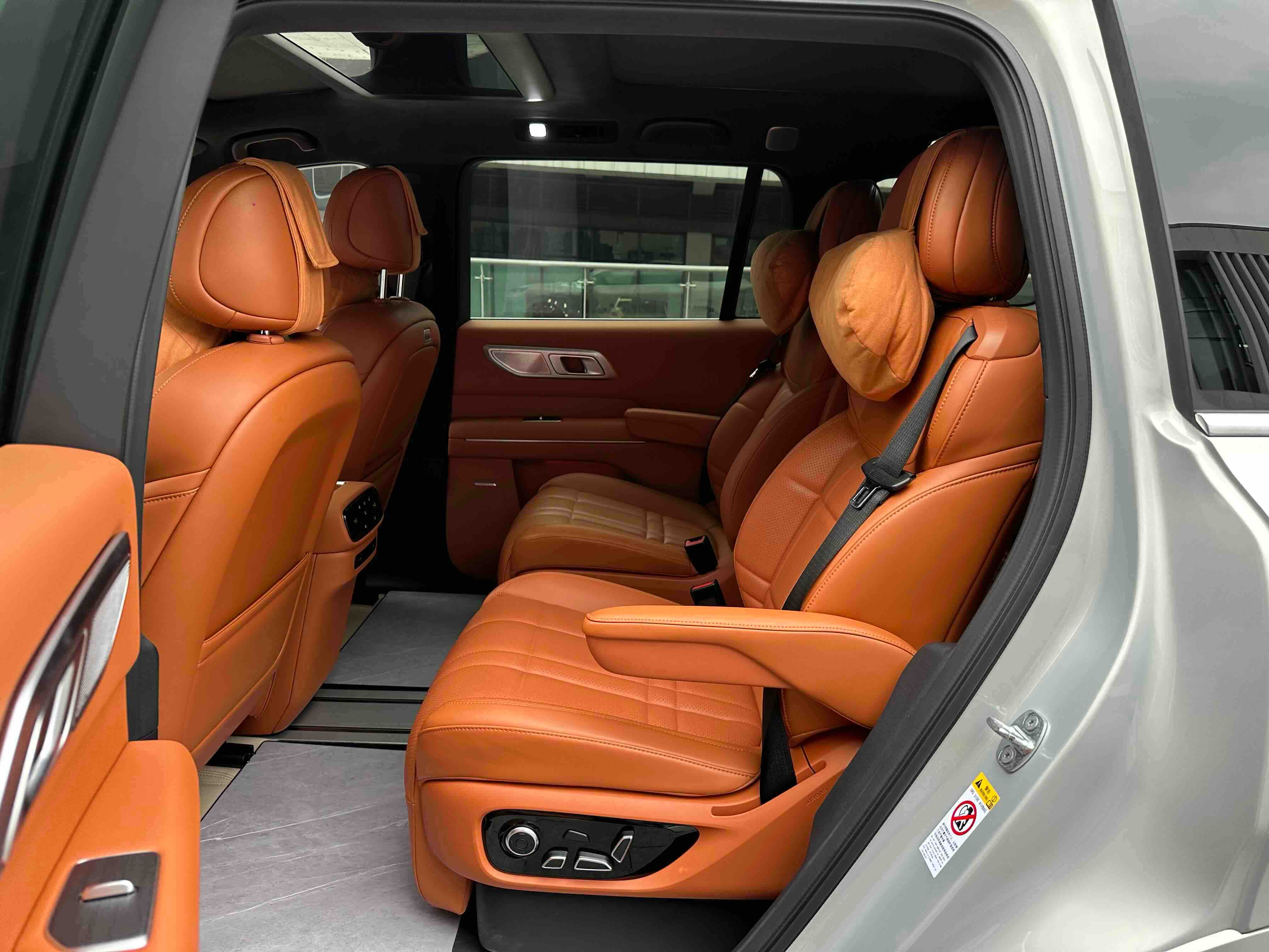 Deepal S09 2025 car image #16