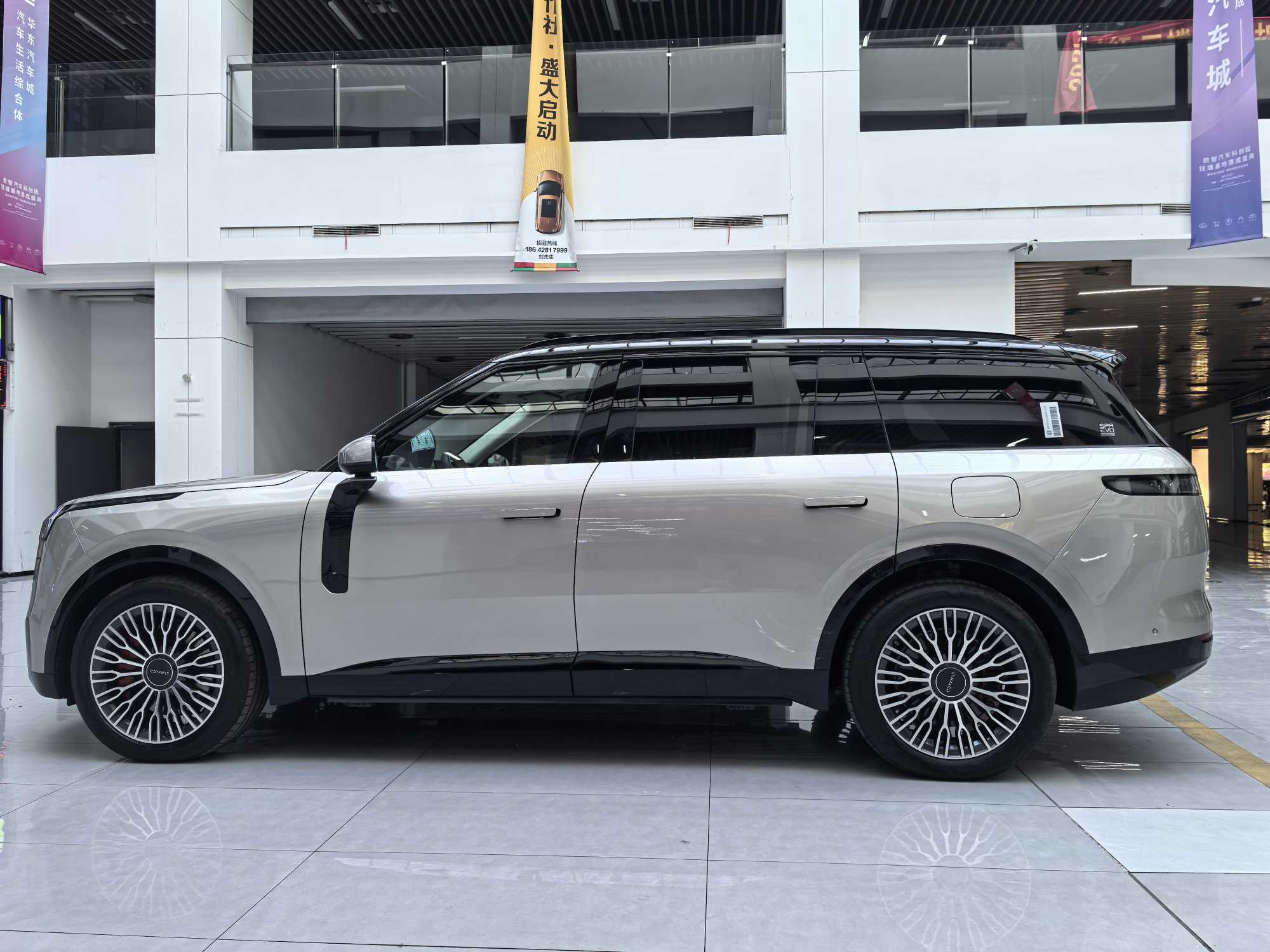 Lynk & Co 900 2025 car image #16