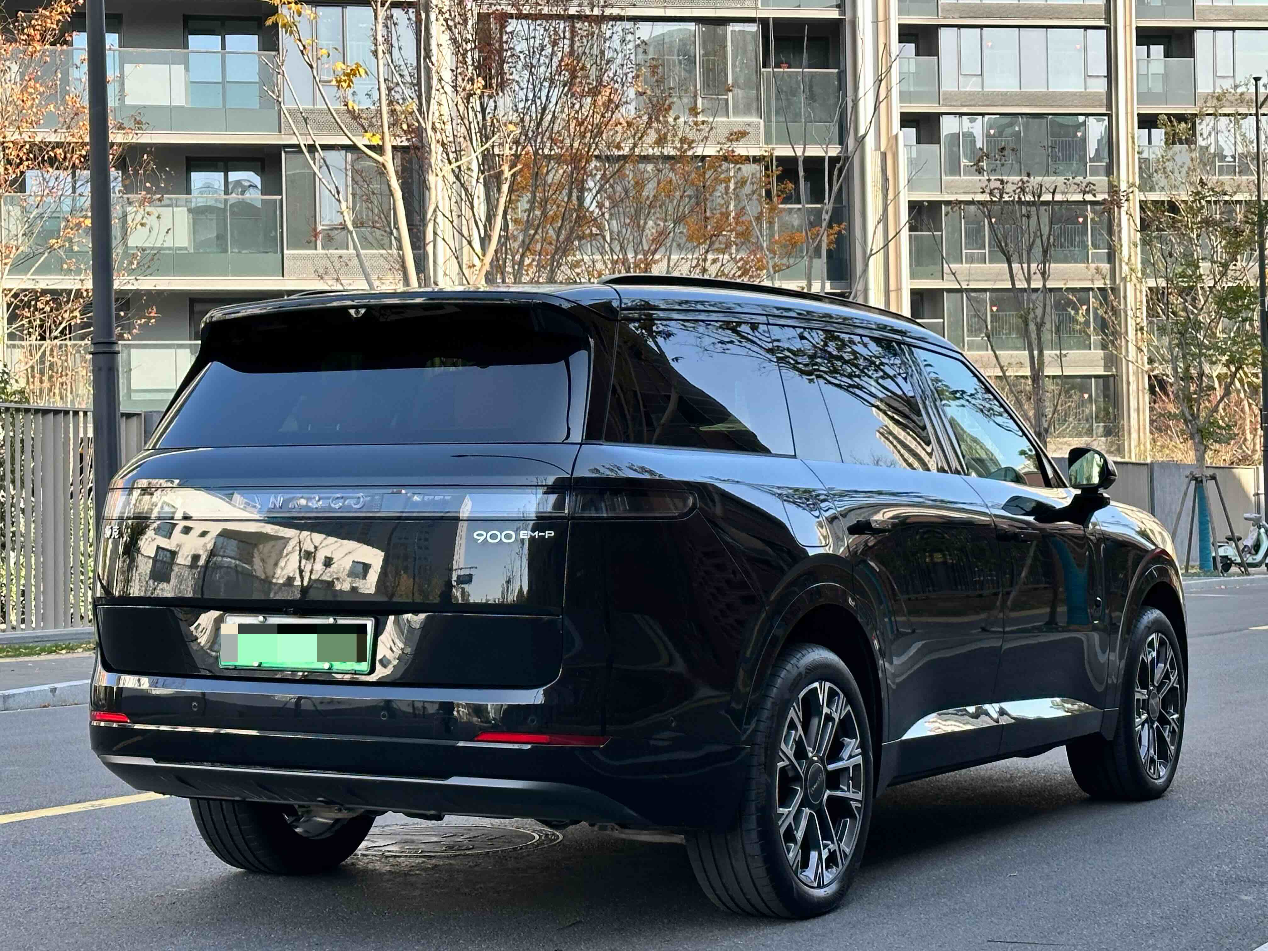 Lynk & Co 900 2025 car image #16