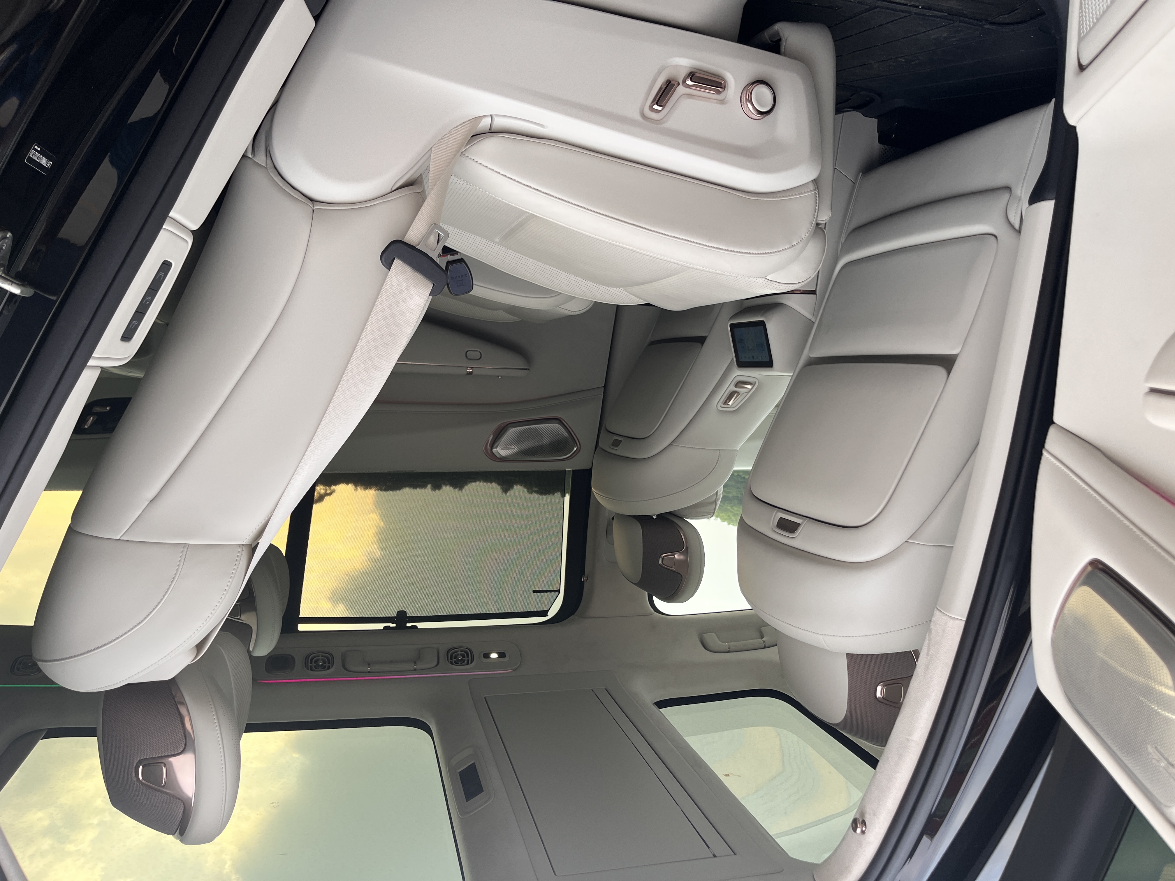 Lynk & Co 900 2025 car image #16