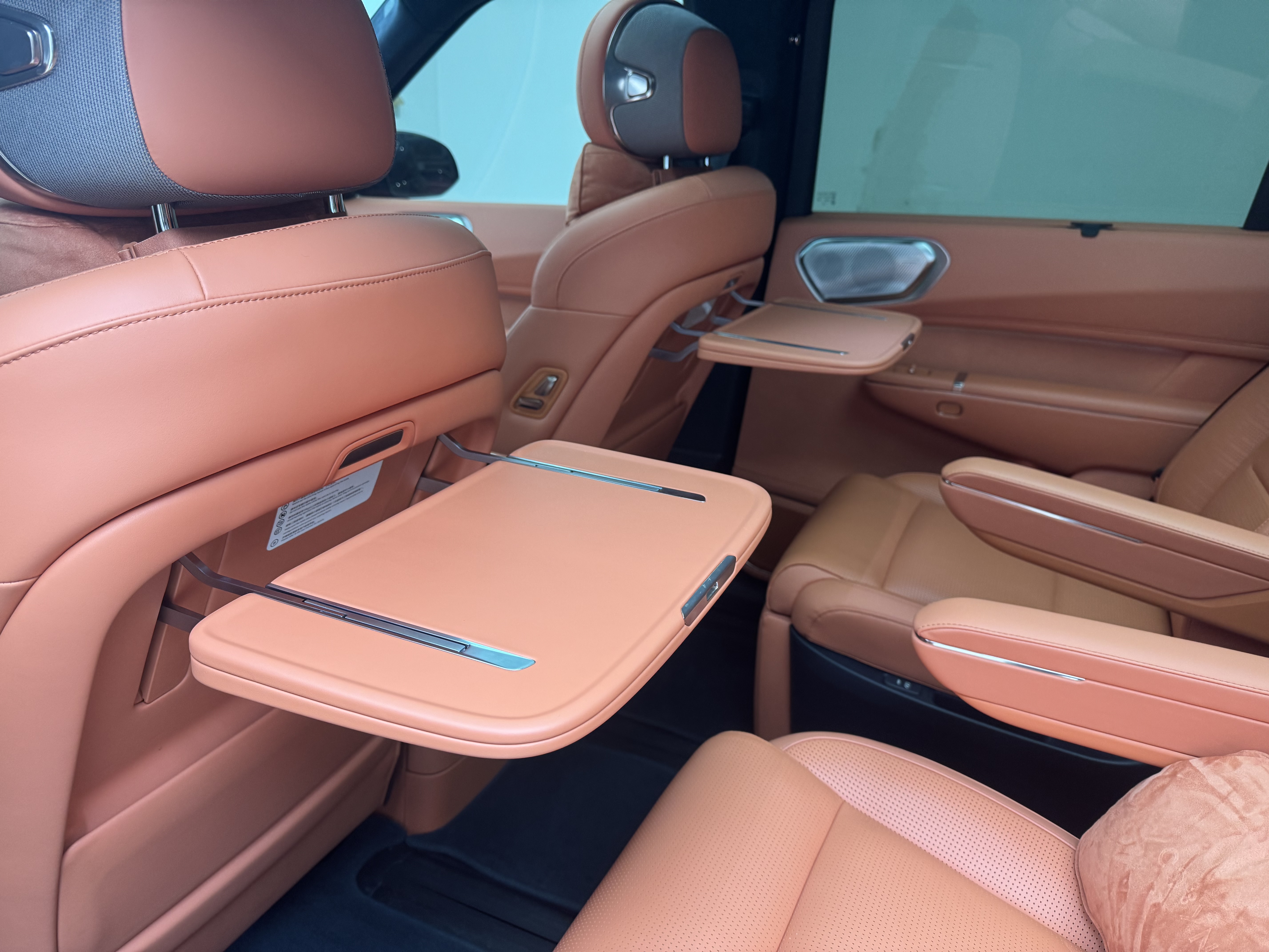 Lynk & Co 900 2025 car image #16