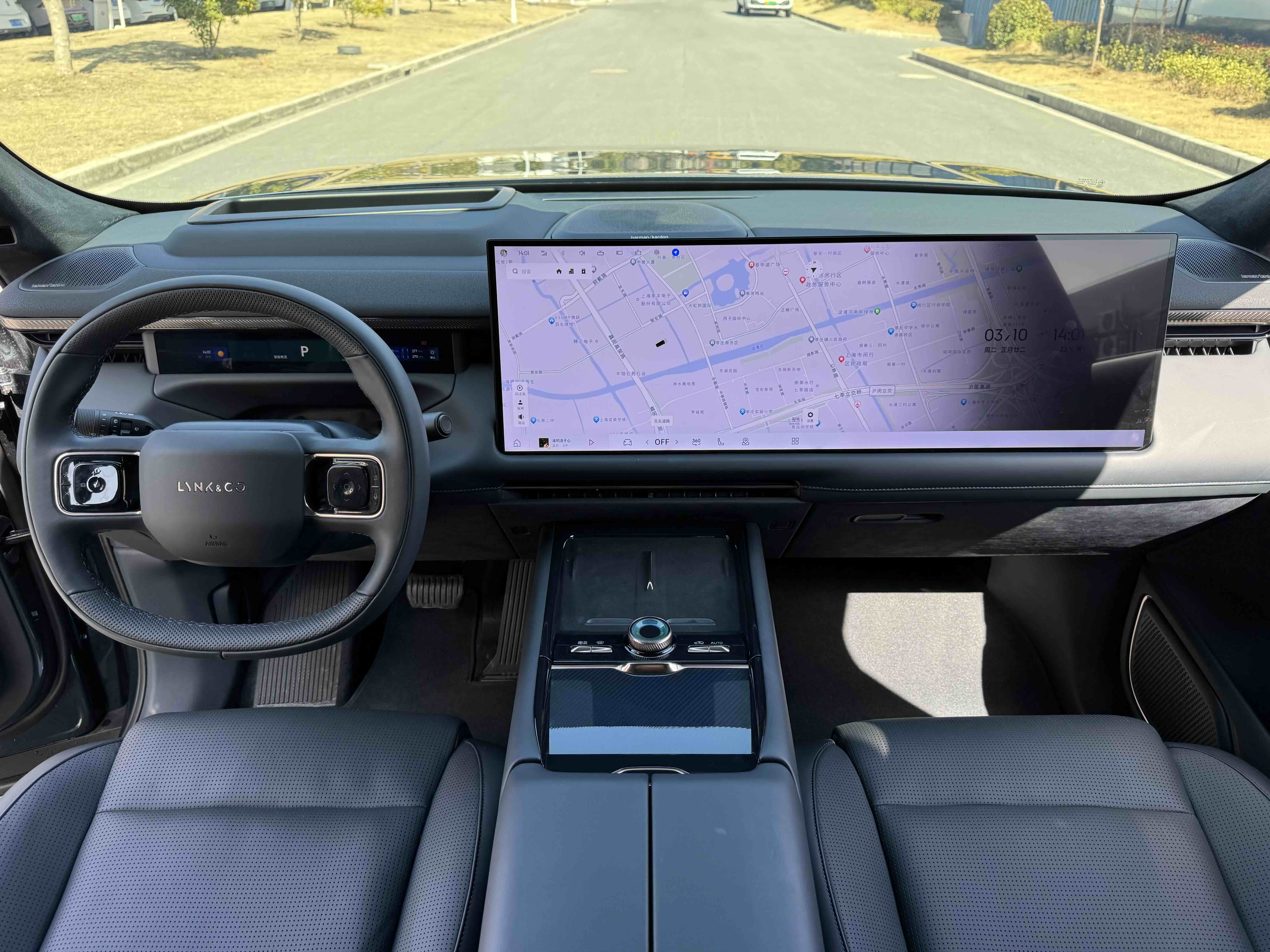 Lynk & Co 900 2025 car image #16