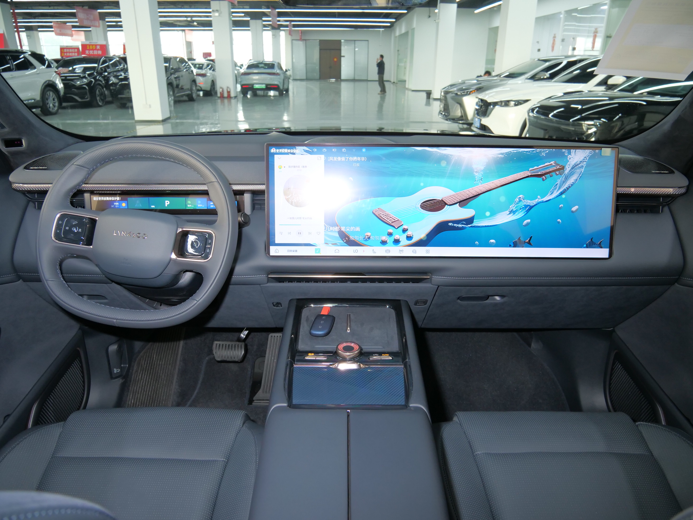 Lynk & Co 900 2025 car image #16