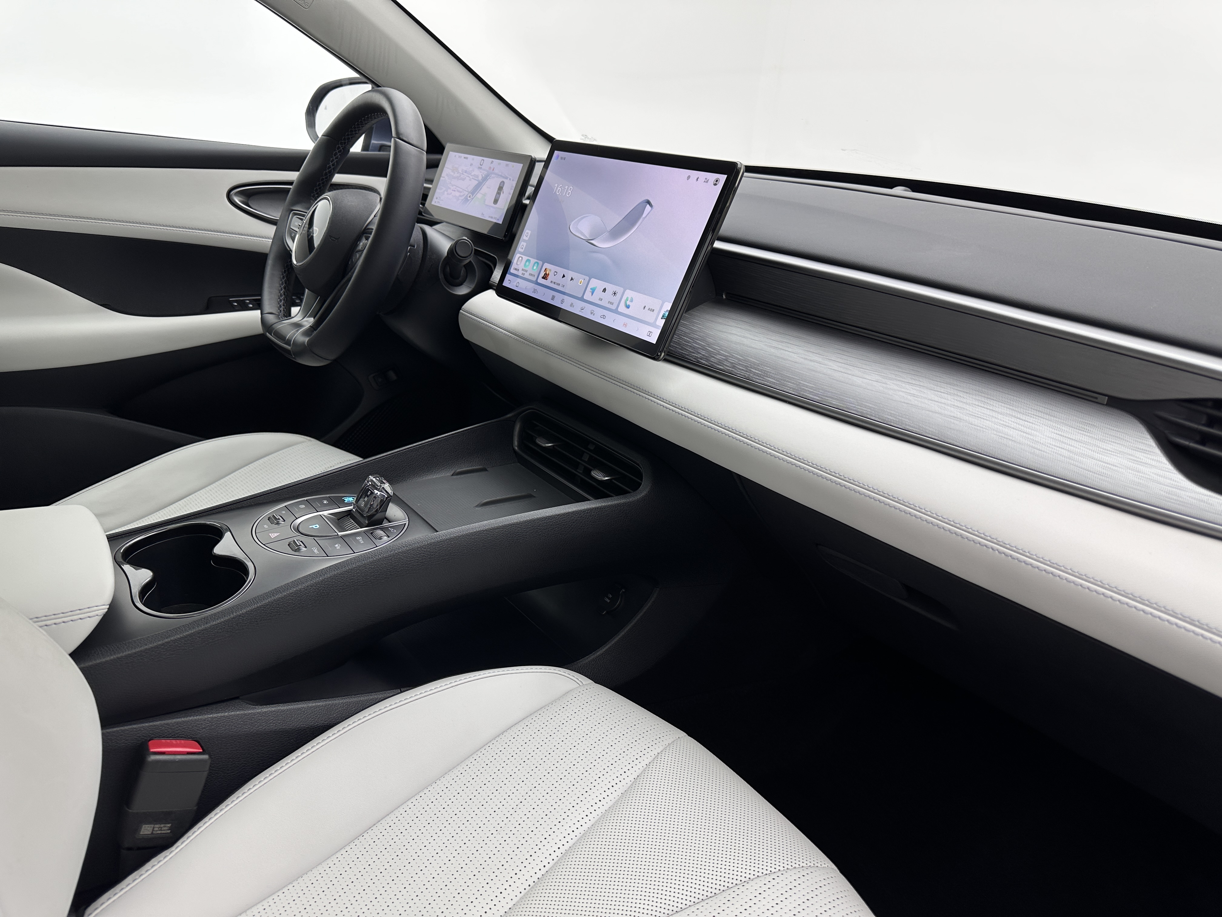 BYD Seal 05 DM-i 2025 car image #16