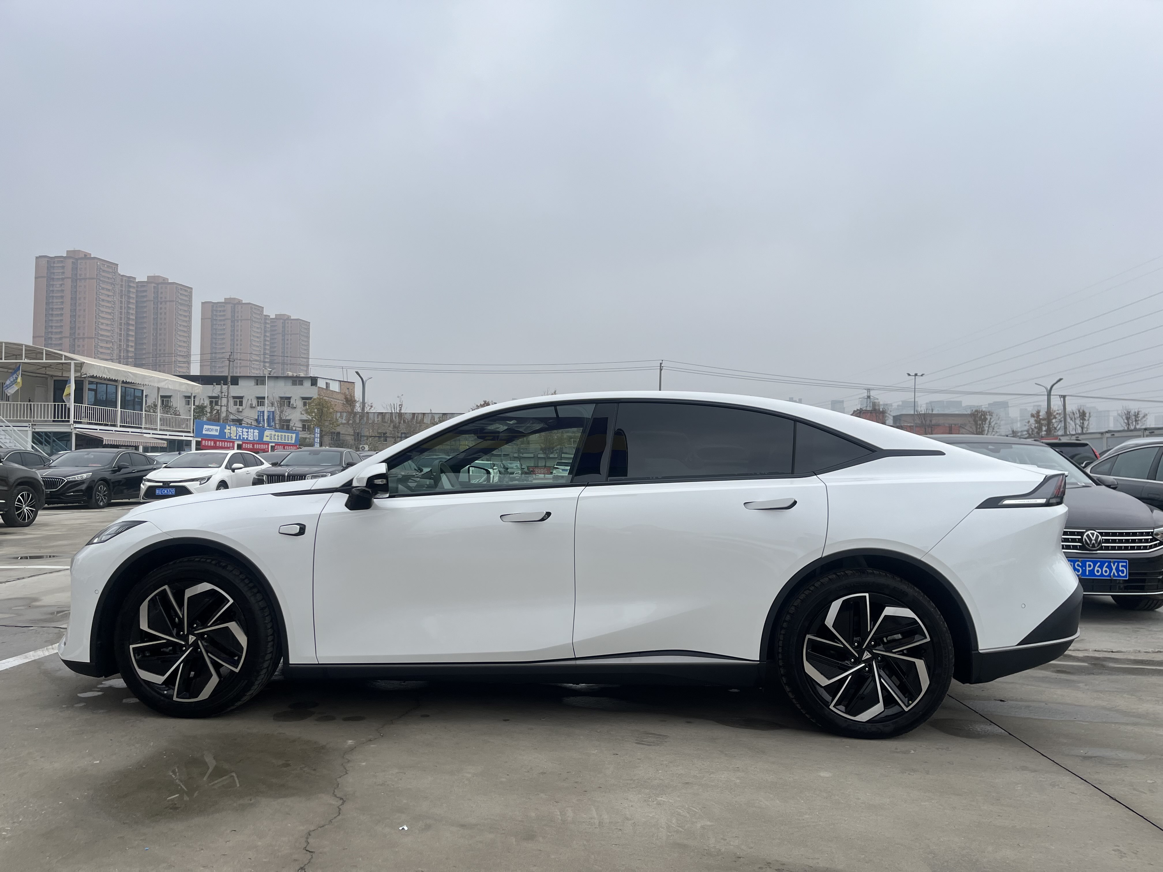 Deepal L07 2025 car image #16