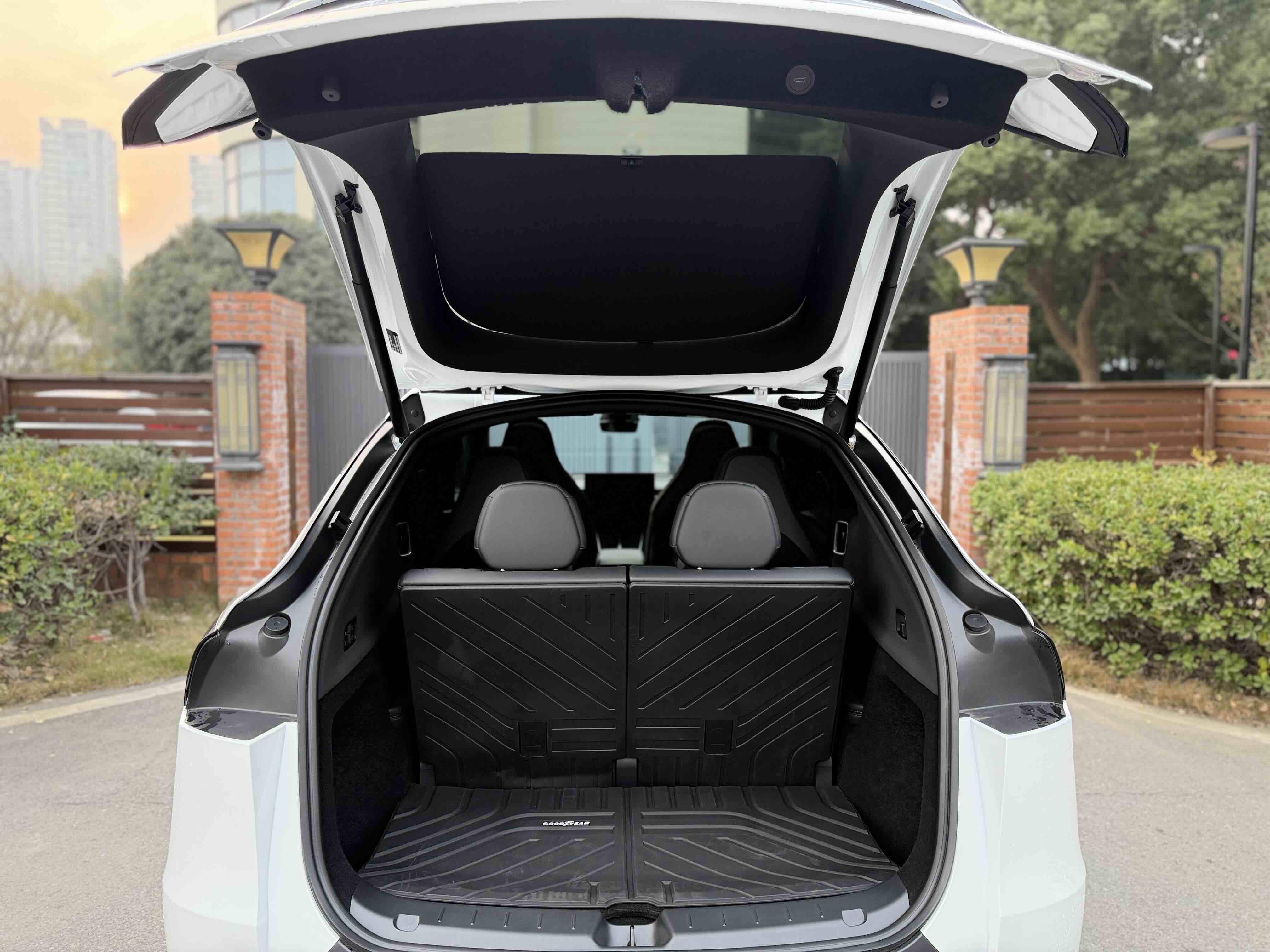 Tesla Model Y L 2025 image de voiture #16