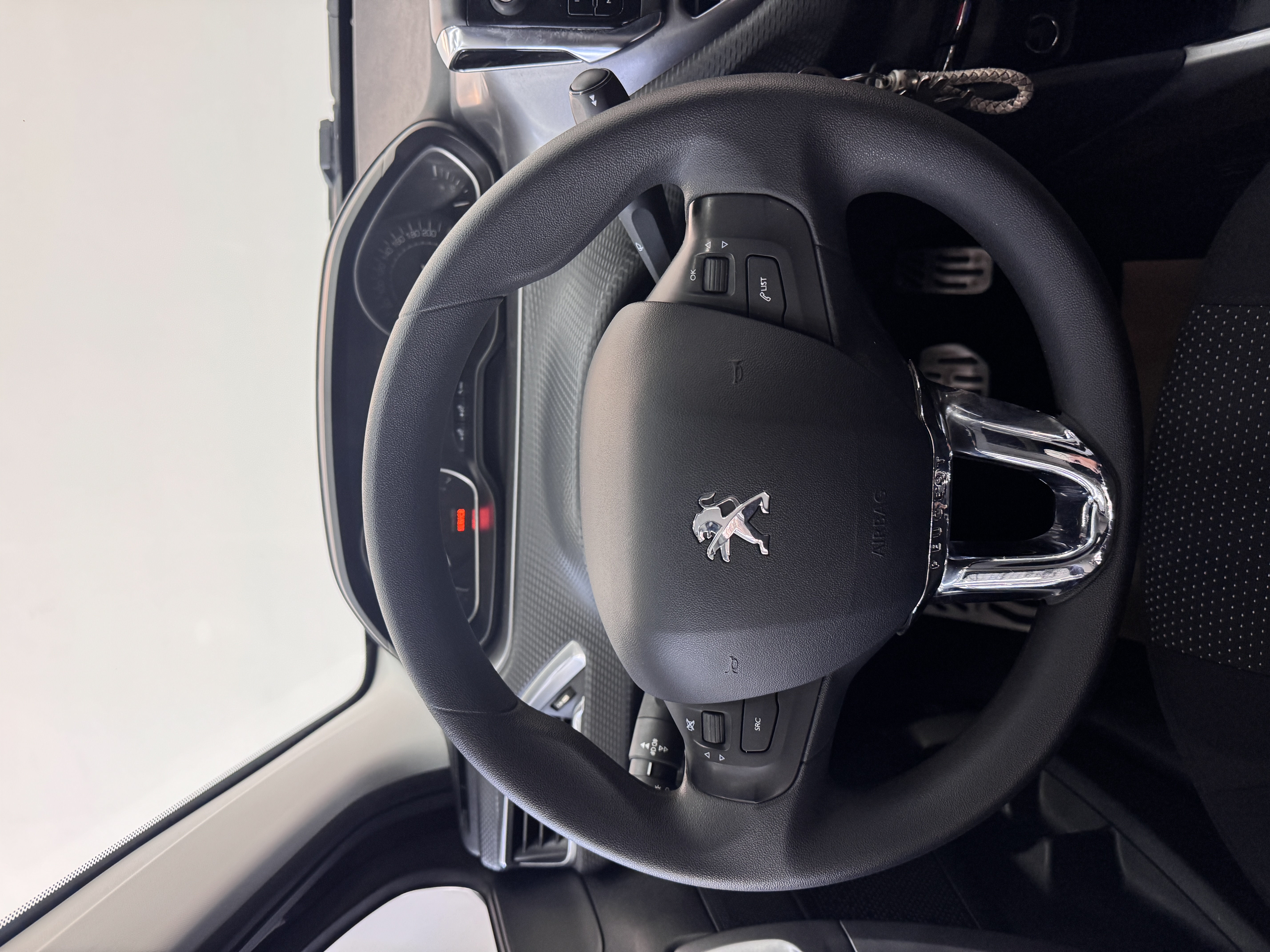 Peugeot 2008 2014 car image #16