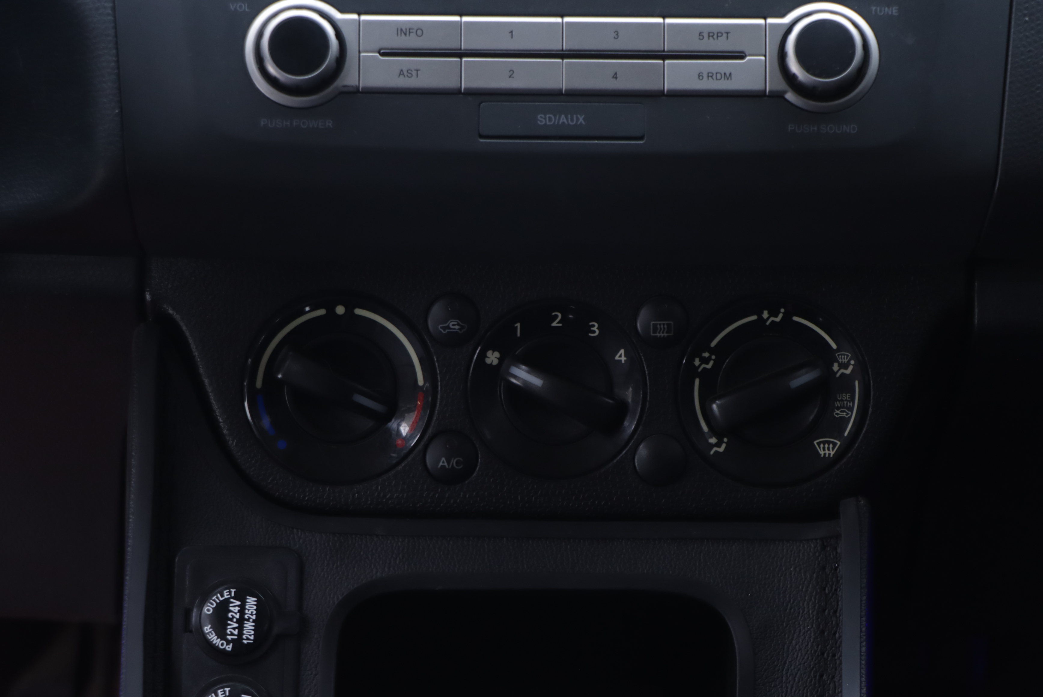 Suzuki Swift 2016 изображение автомобиля #16