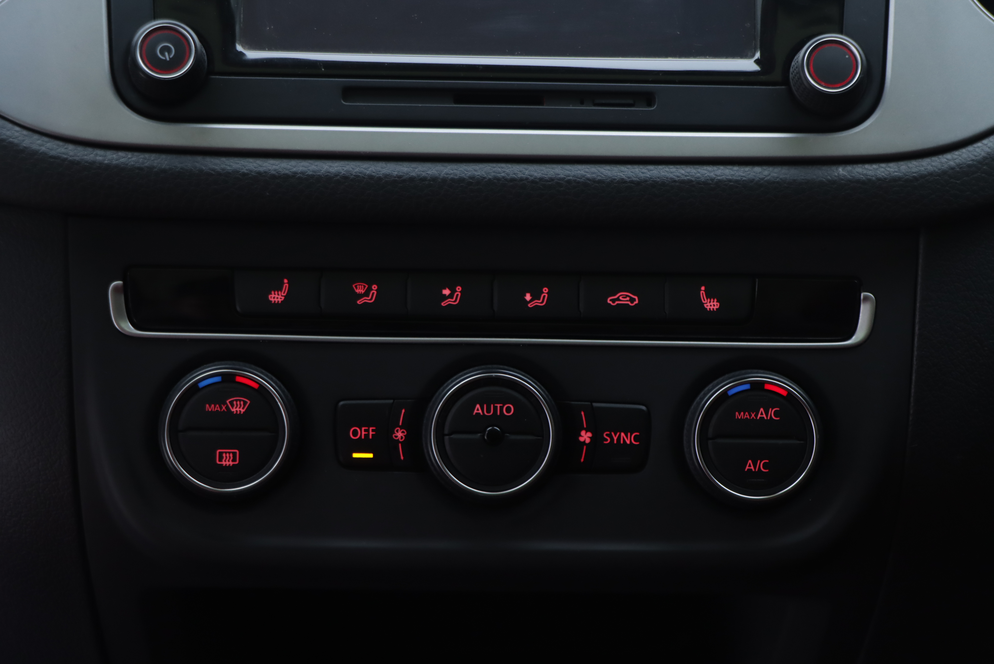 Volkswagen Tiguan 2015 car image #16