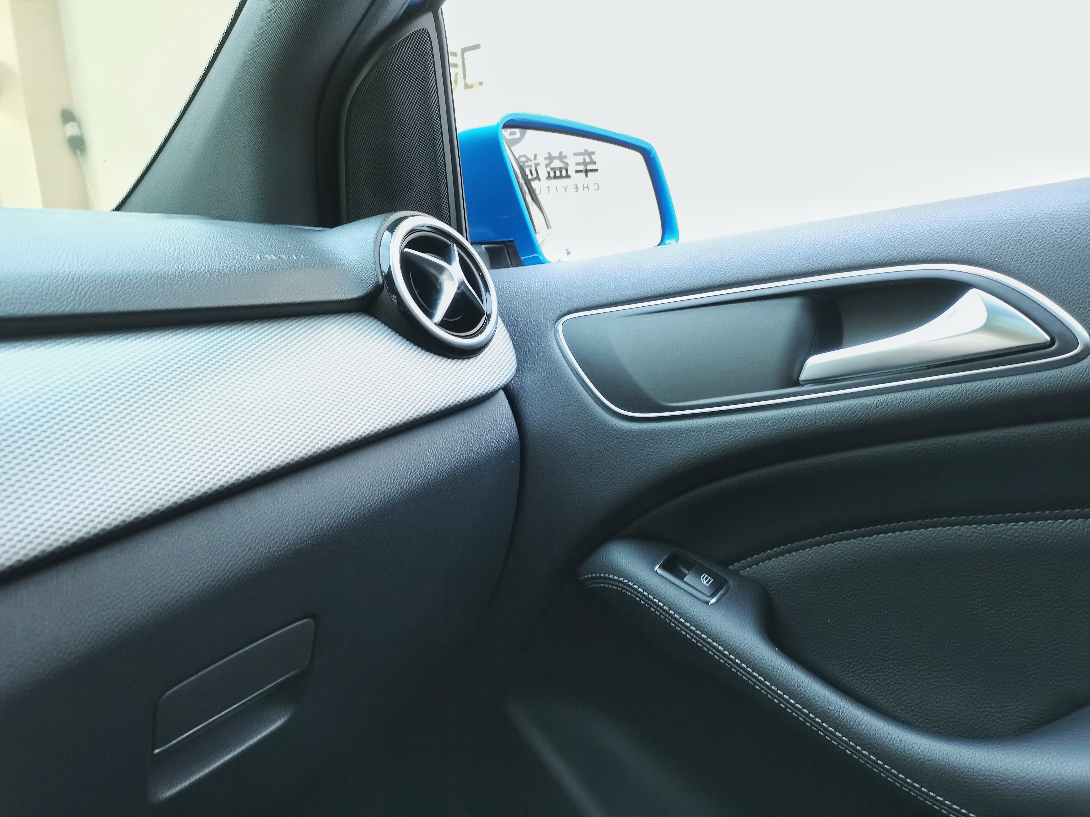 Mercedes-Benz B Class 2015 car image #16