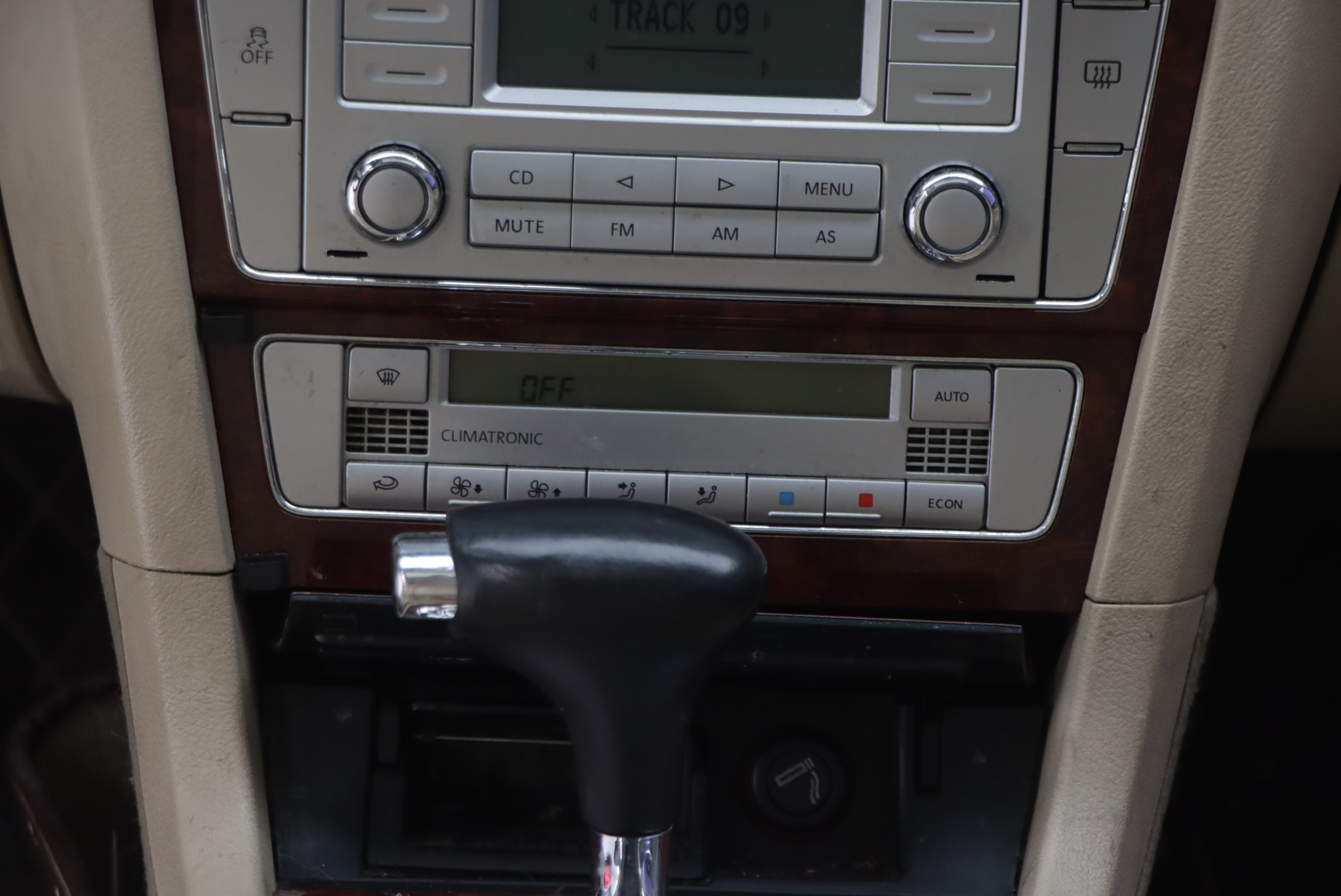 Volkswagen Passat Lingyu 2011 #16 Volkswagen Passat Lingyu 2011 car image #16