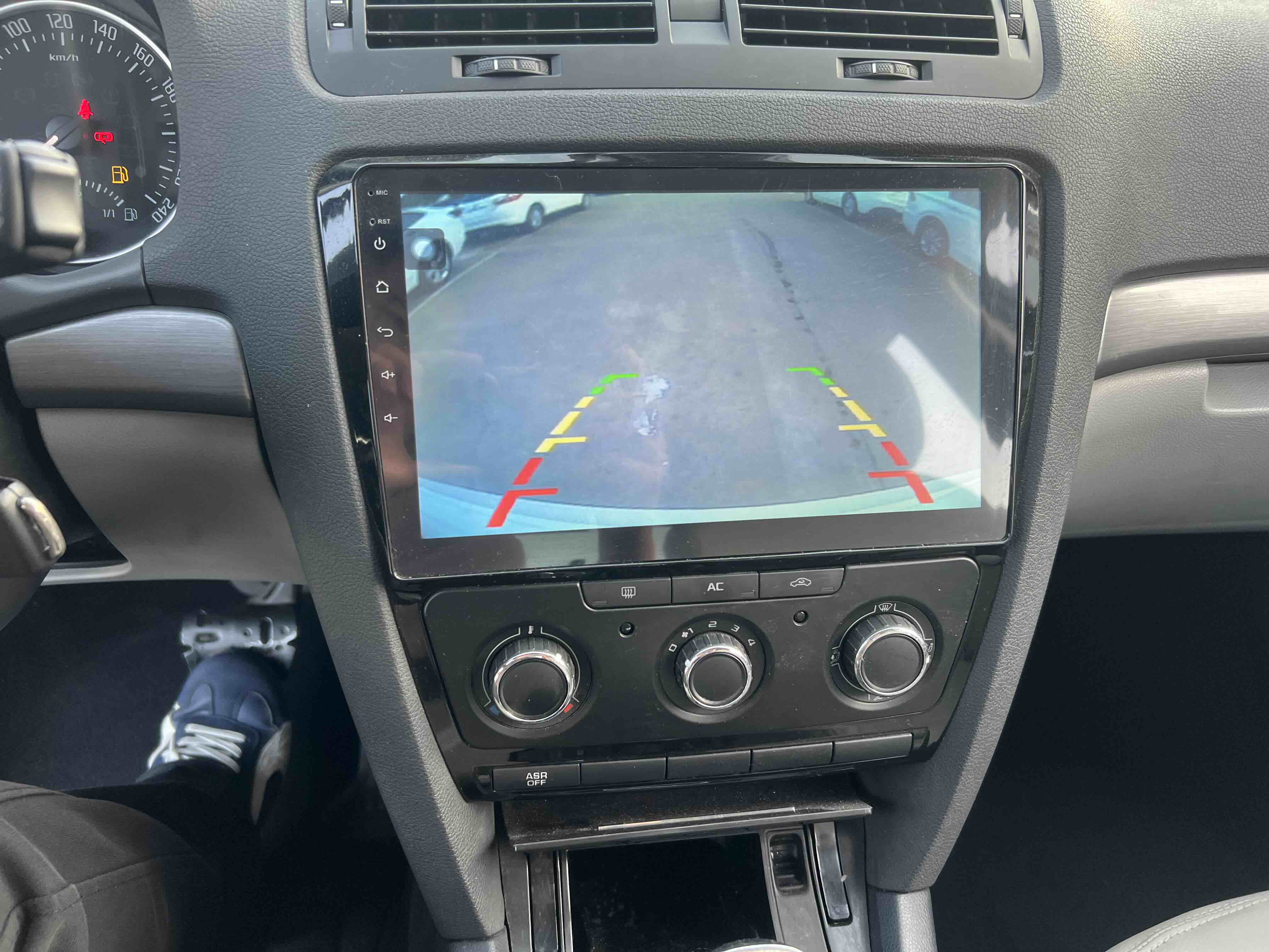 Skoda Octavia 2015 car image #16