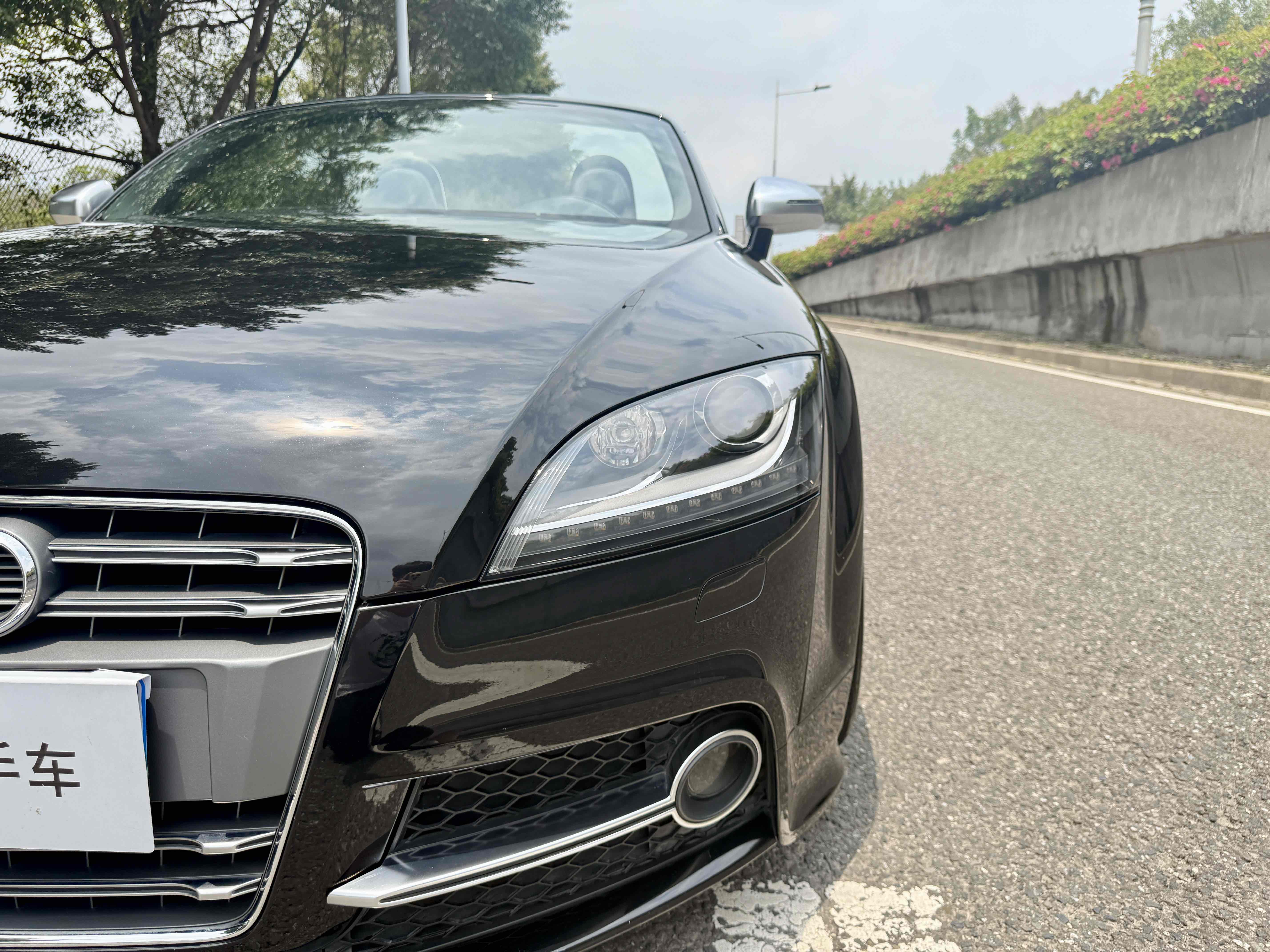 Audi TTS 2011 car image #16