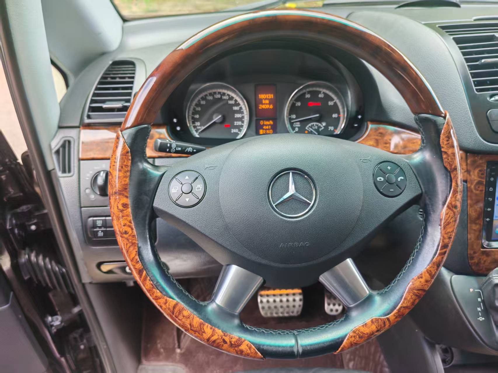 Mercedes-Benz Viano (Imported) 2012 car image #16