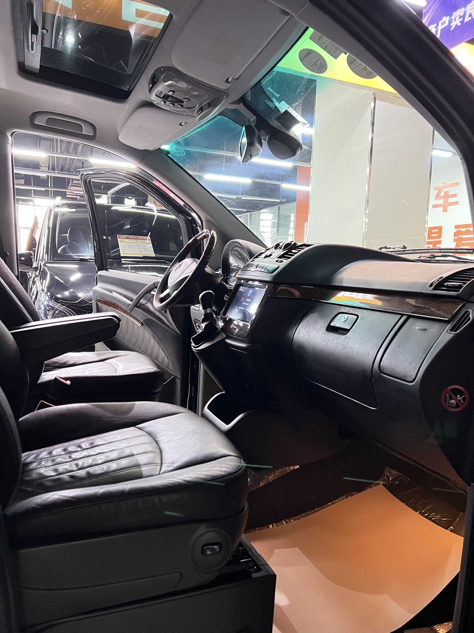 Mercedes-Benz Viano (Imported) 2011 car image #16