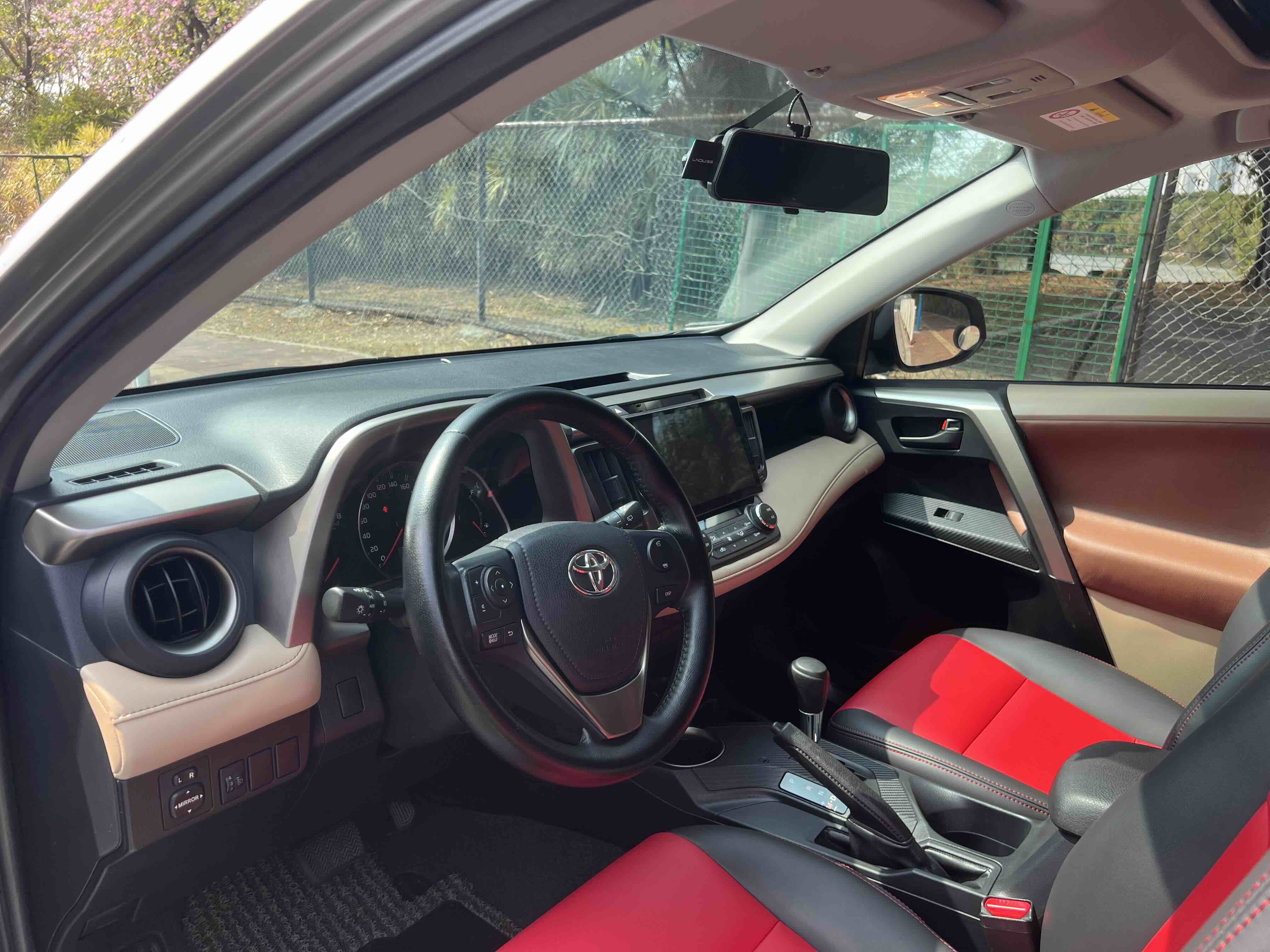 Toyota RAV4 2016 car image #16