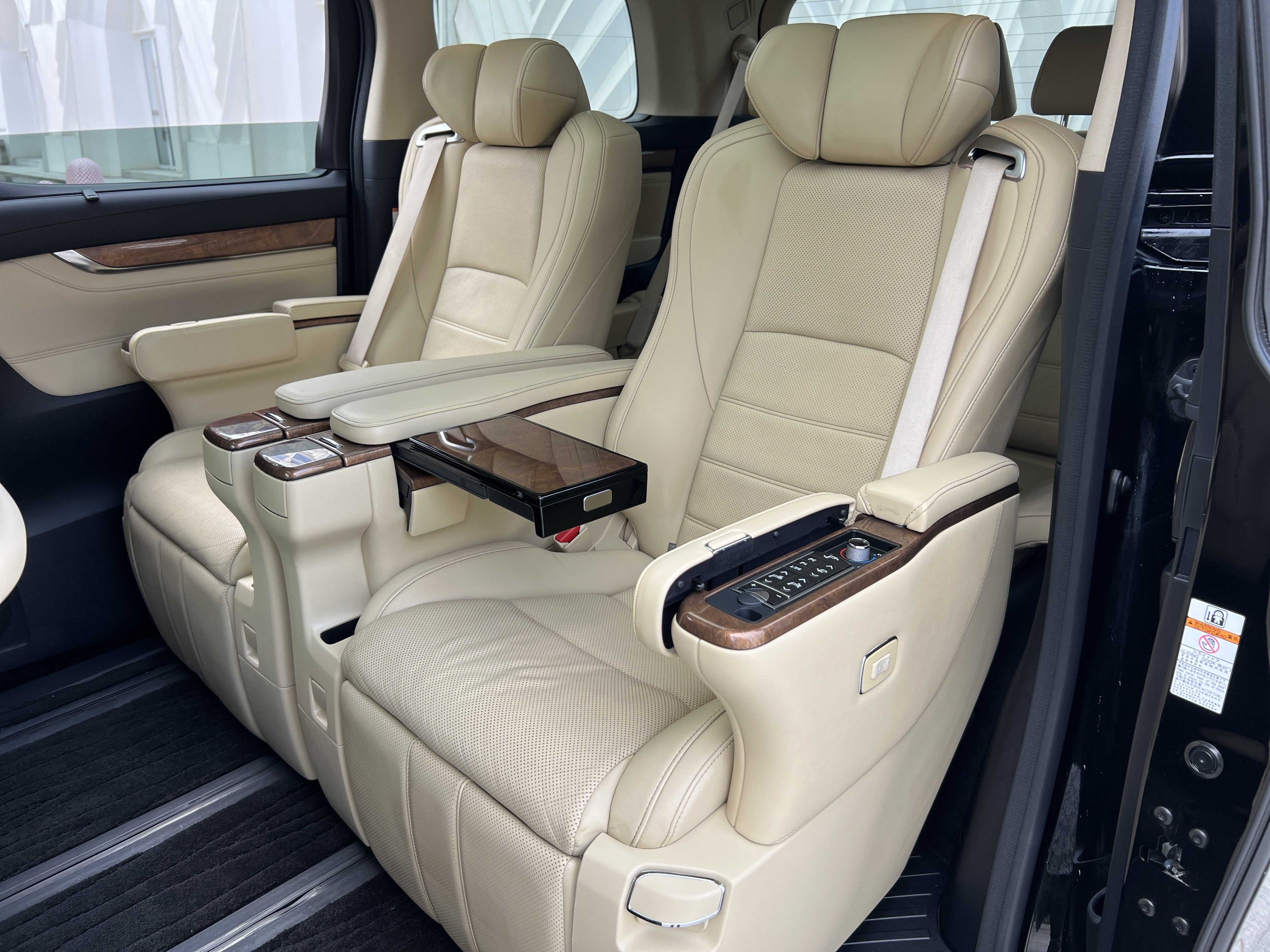 Toyota Alphard 2017 car image #16
