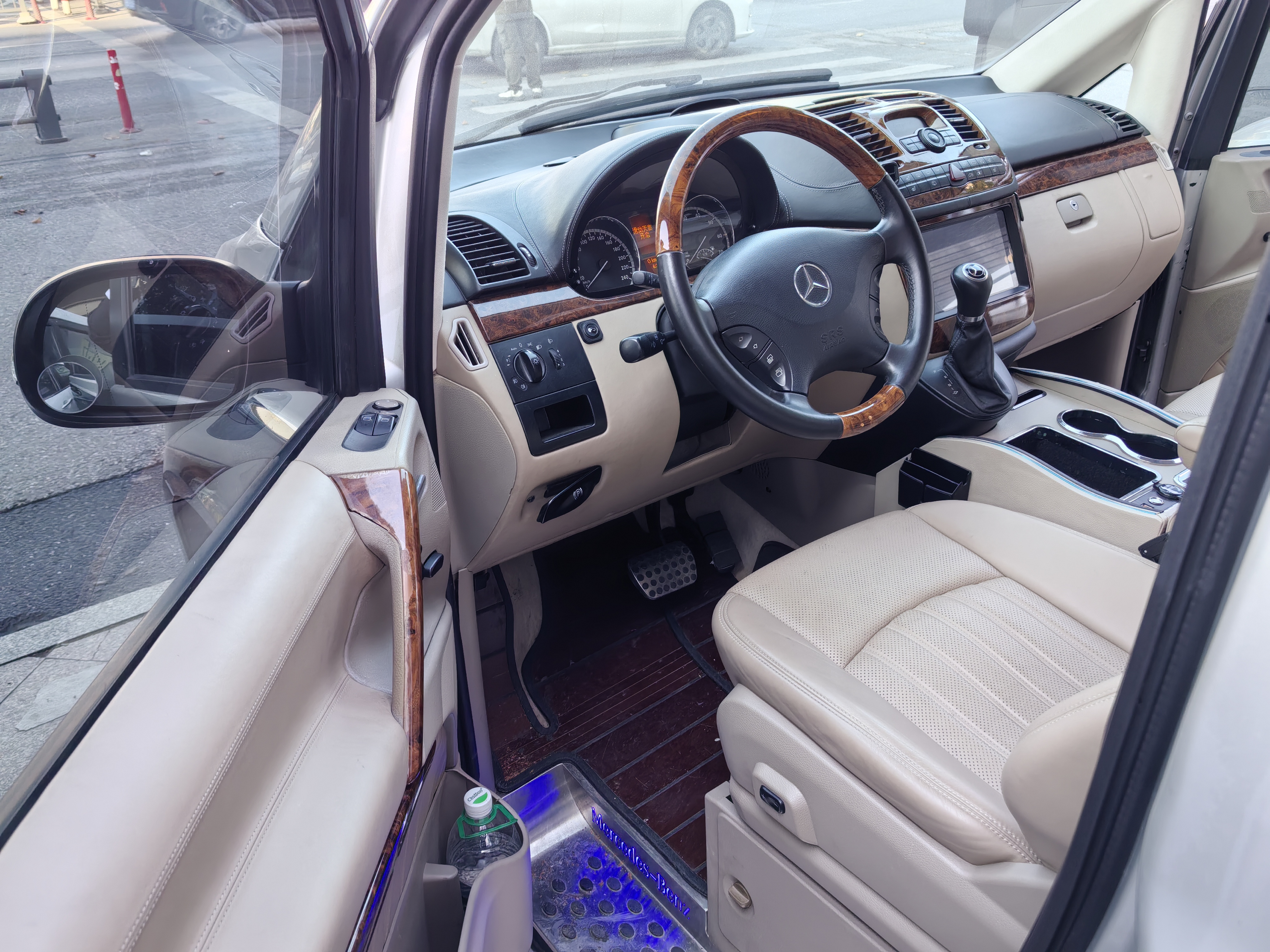 奔驰 唯雅诺 2010 汽车图片 #16