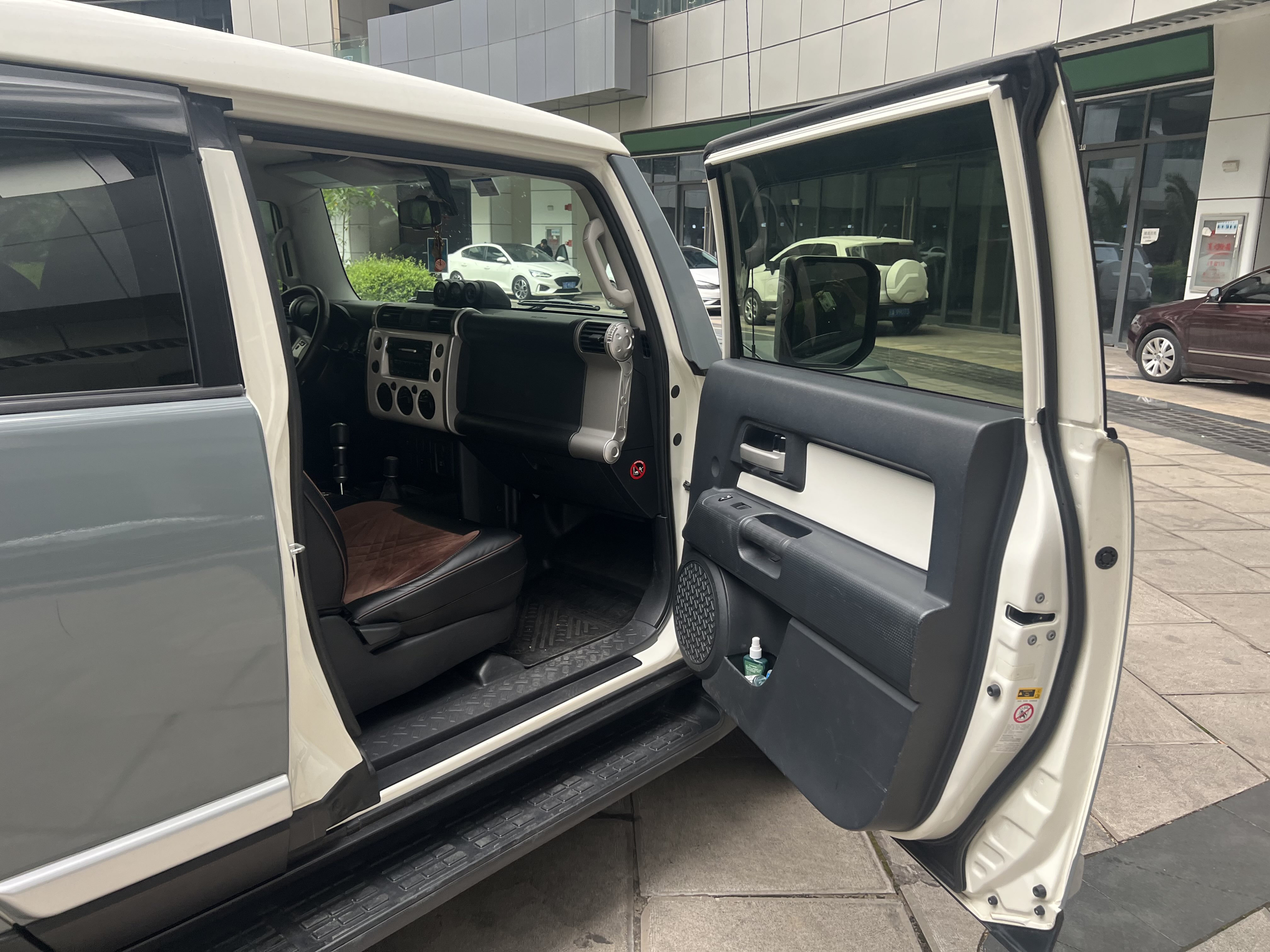 Toyota FJ Cruiser 2018 immagine di auto #16