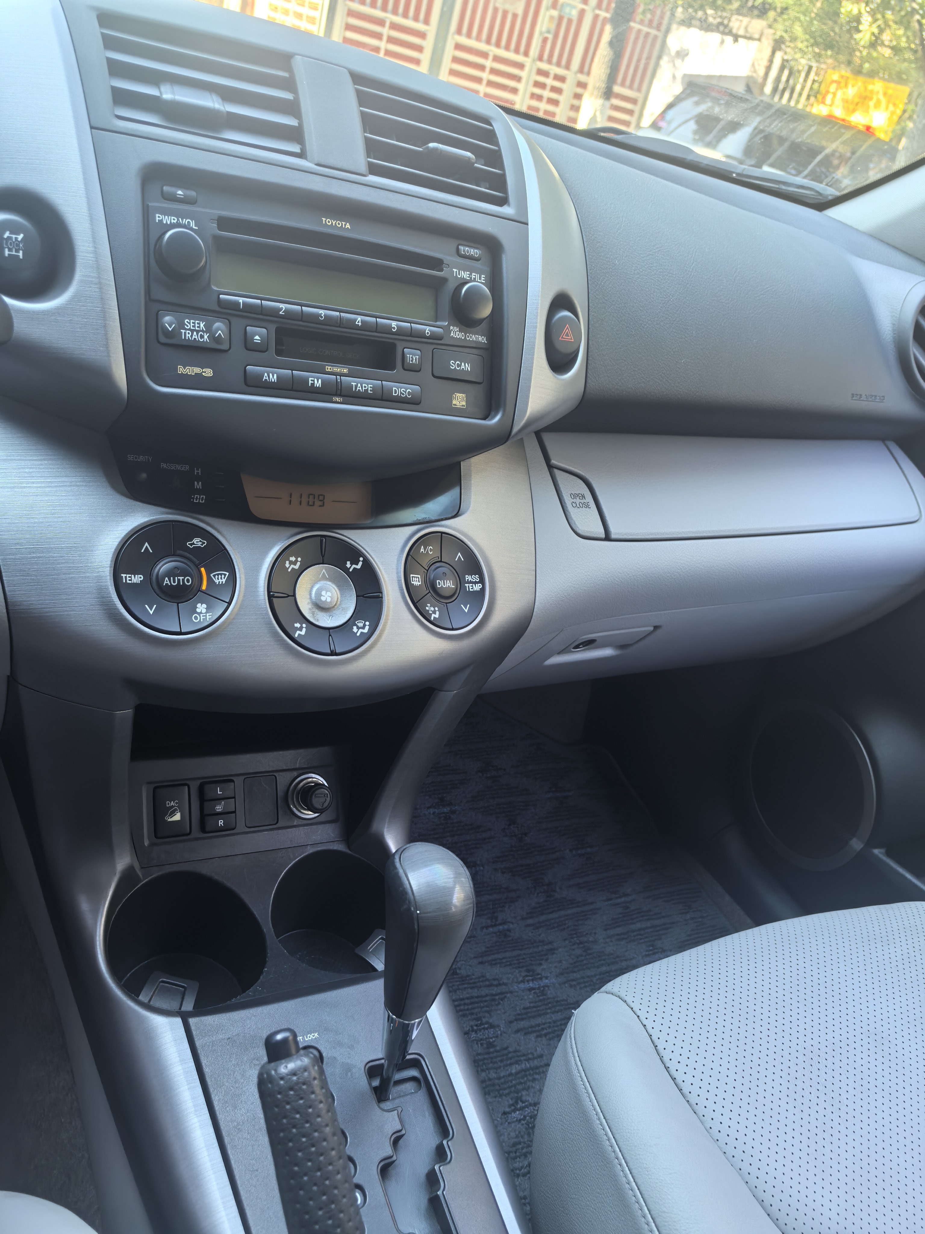 Toyota RAV4 (Imported) 2008 image de voiture #16